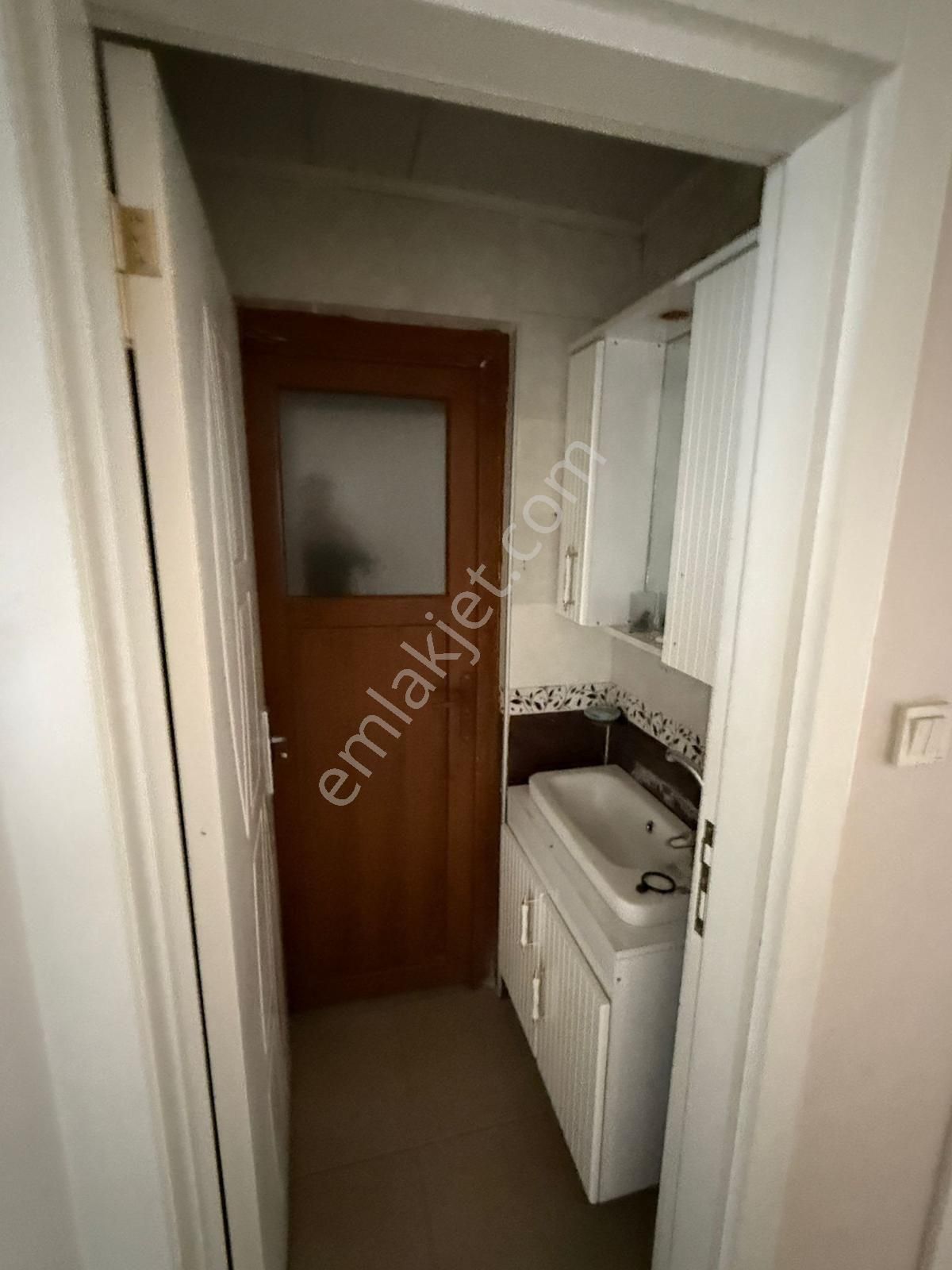 Asansör Yok Yıllık Verilecek4 Oda Doğalgazlı Temiz Parkeli 2 Balkon Karaköprü Son Kat 4kat - Görsel 7