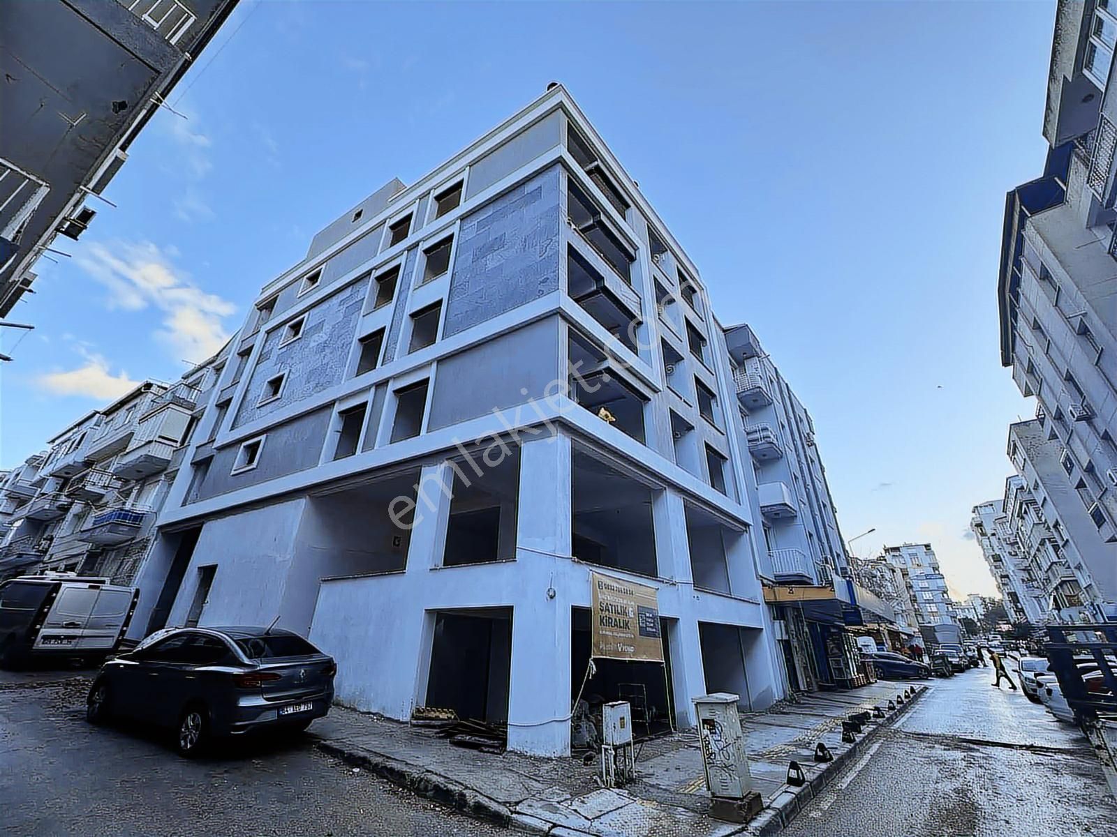 Üçyol Betonyol Cadde Üstü Sıfır Otoparklı Muhteşem Fırsat