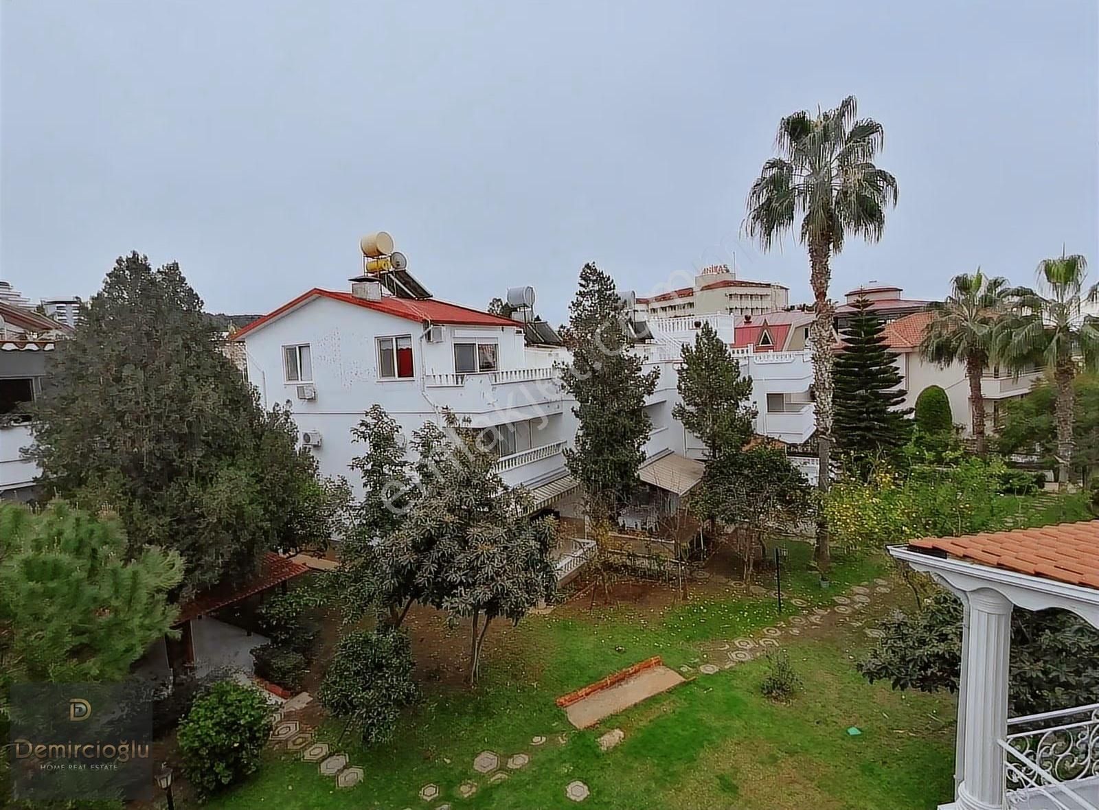 Alanya Konkalıda Denize Sıfır Site İçi Kiralık 3+1 Triplex Villa - Görsel 26