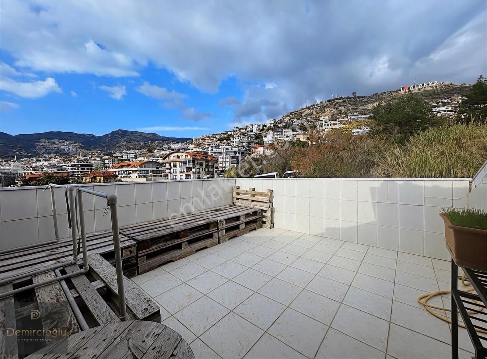 Alanya Merkez Hacet'de Kale Manzaralı 4+1 250 M2 Dubleks - Görsel 13