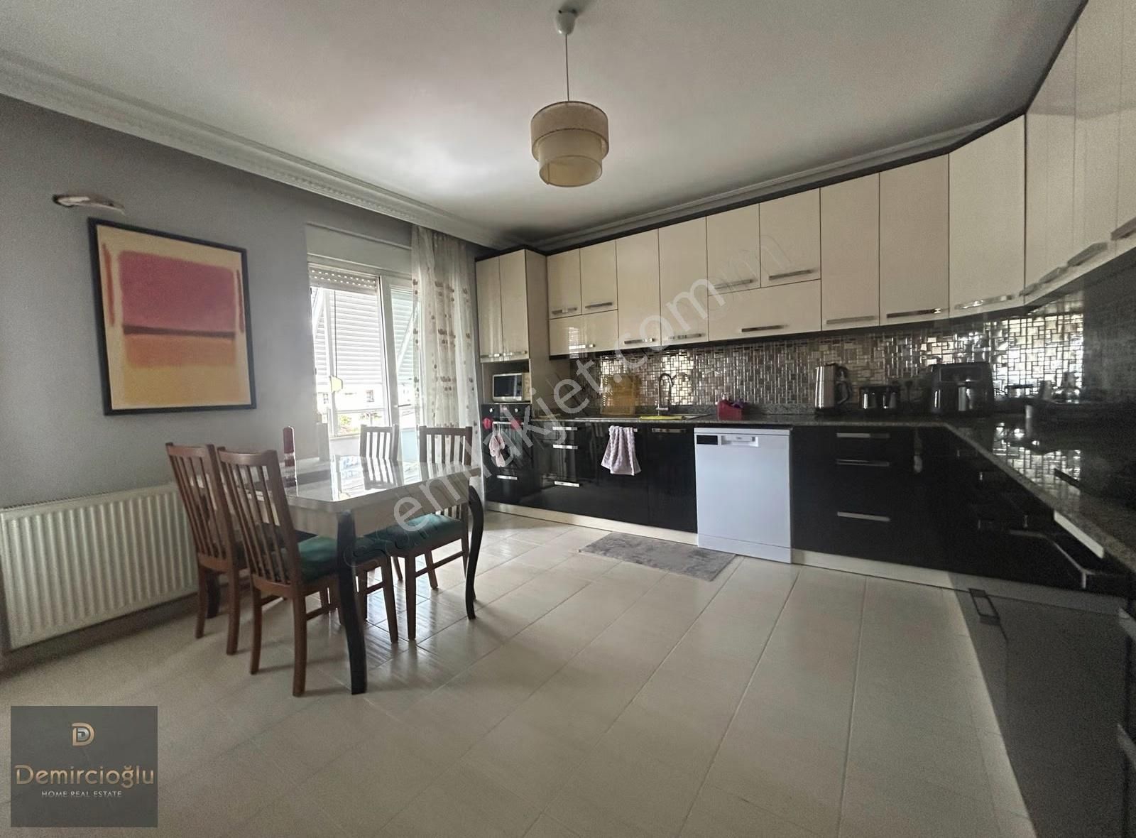 Alanya Merkez Hacet'de Kale Manzaralı 4+1 250 M2 Dubleks - Görsel 23