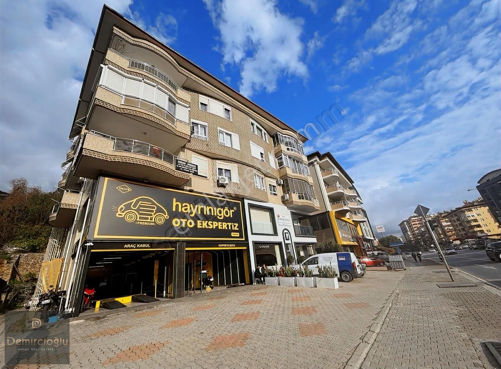 Alanya Merkez Hacet'de Kale Manzaralı 4+1 250 M2 Dubleks