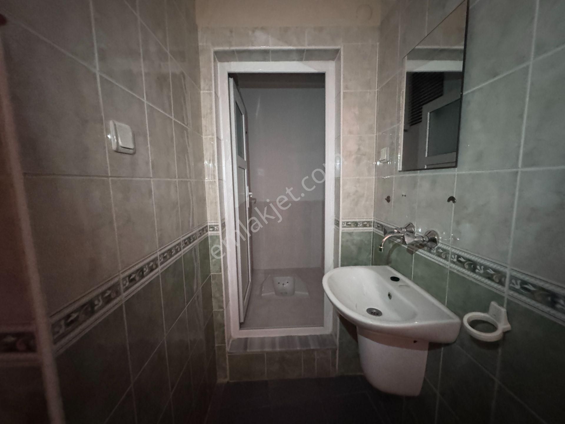 Gümüşpala Mahallesinde Doğalgazlı 2+1 Kiralık Daire - Görsel 14