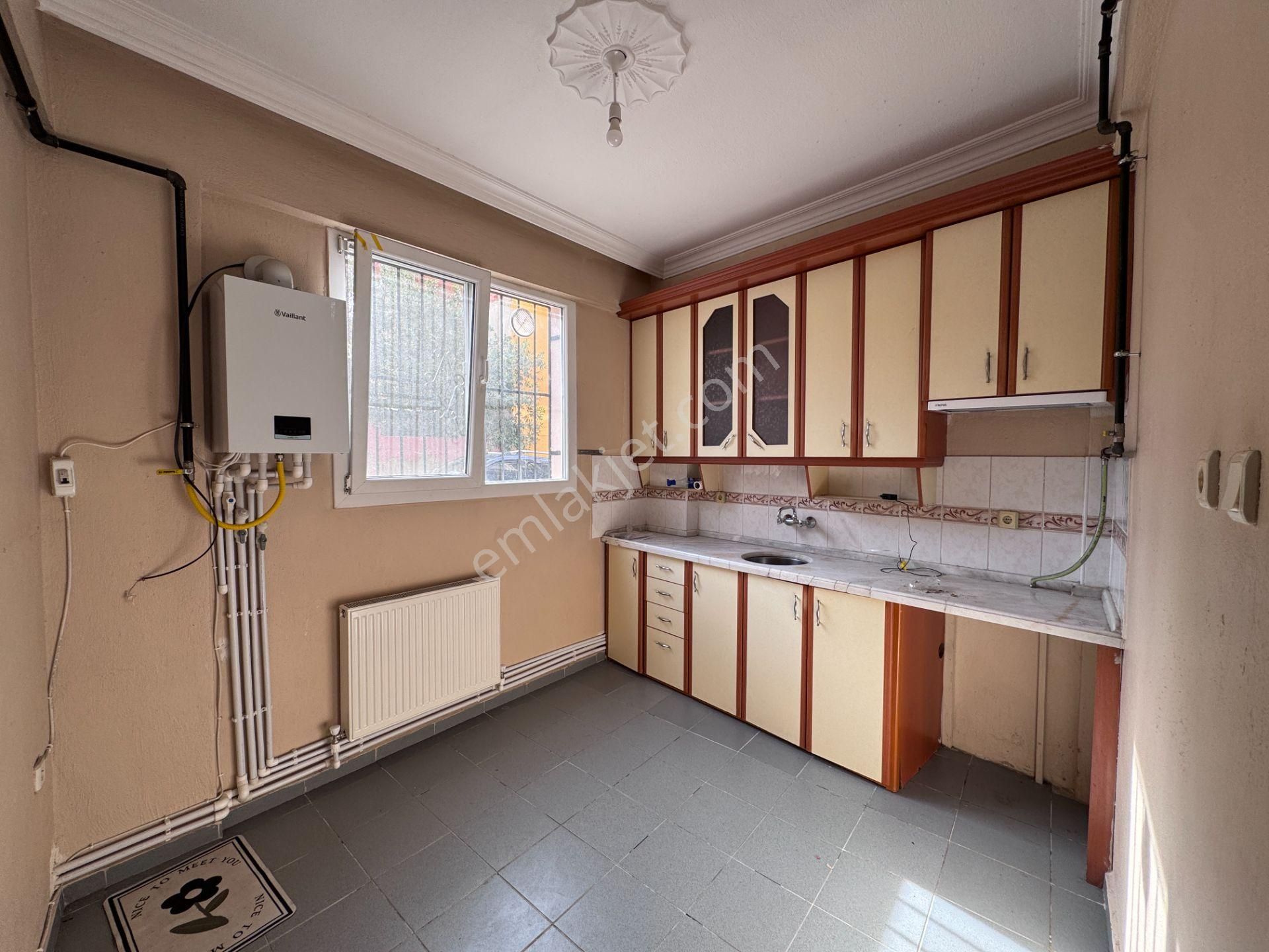 Gümüşpala Mahallesinde Doğalgazlı 2+1 Kiralık Daire - Görsel 3