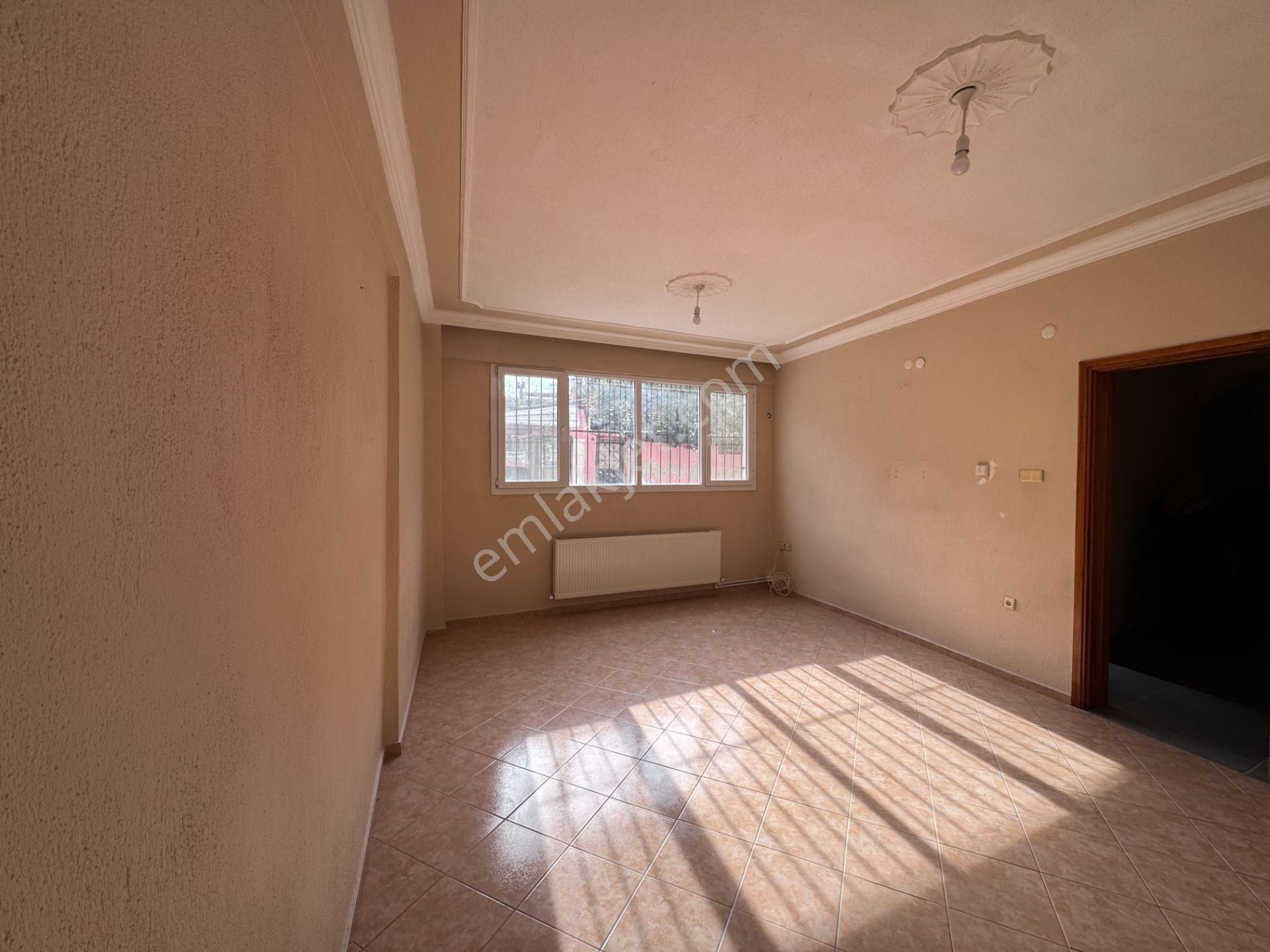 Gümüşpala Mahallesinde Doğalgazlı 2+1 Kiralık Daire - Görsel 6