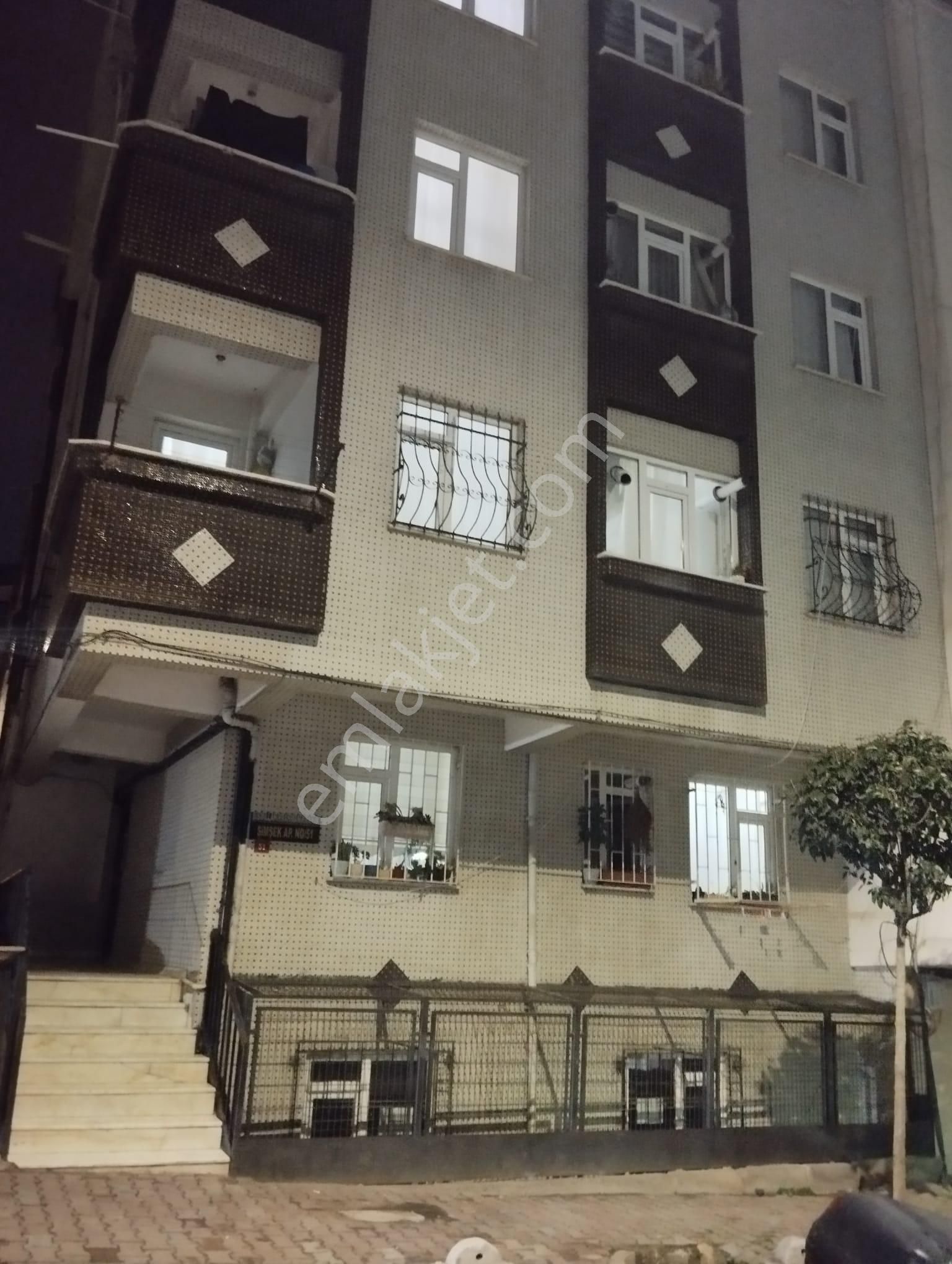 Zafer Mah 2+1 60 M2 Bahce Kat Acıl Satlık