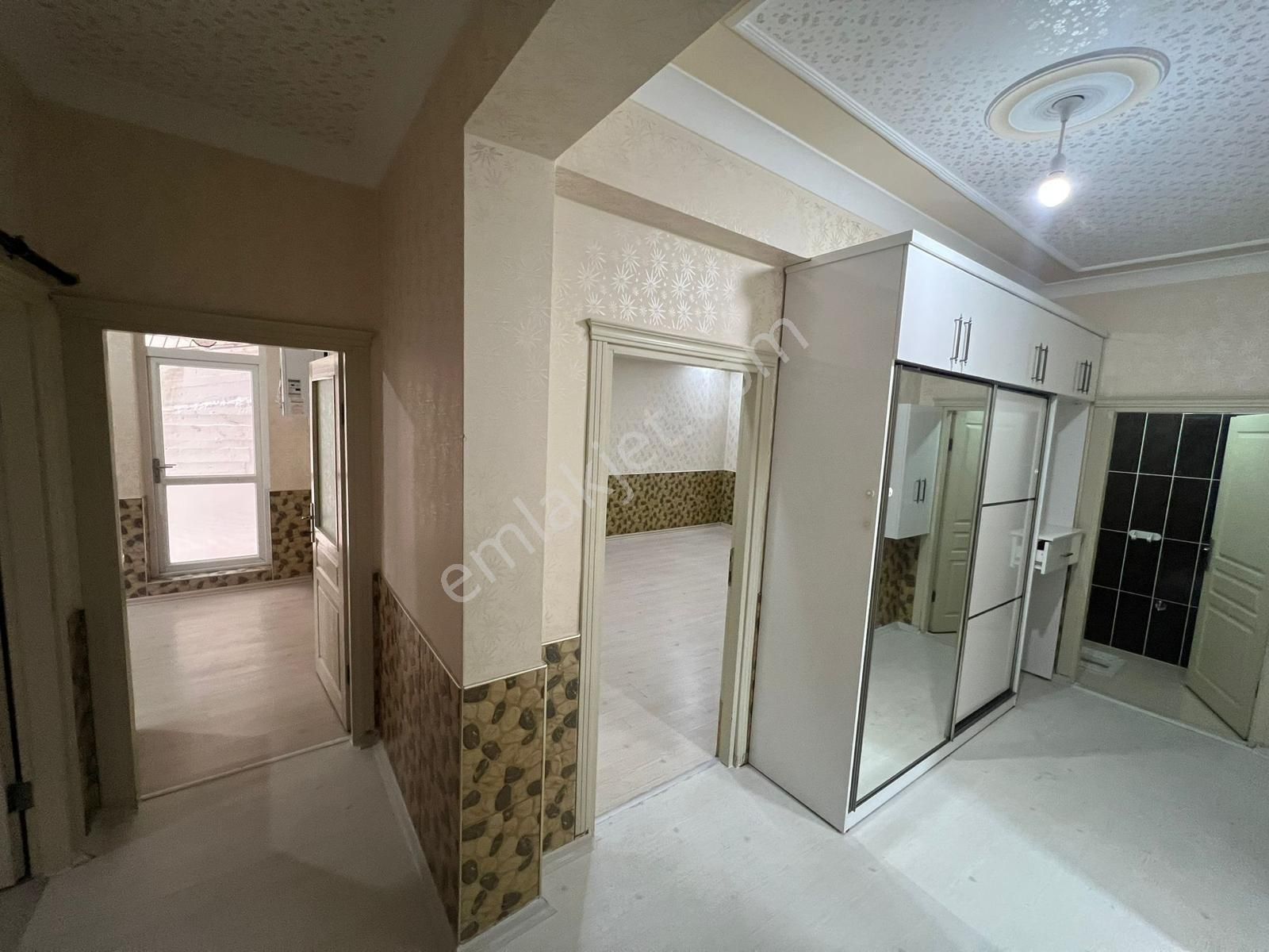 Aktepe Merkezde Asansörlü Bahçeli Kullanışlı 2+1 Fırsat - Görsel 13