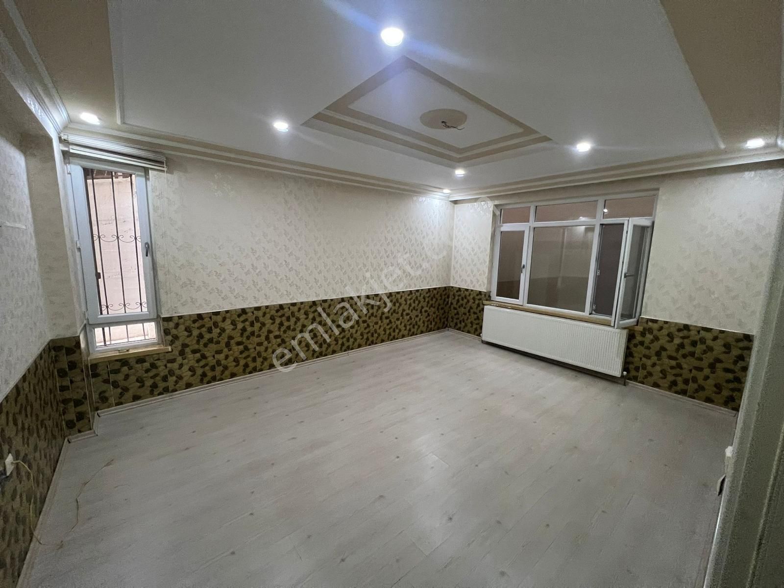 Aktepe Merkezde Asansörlü Bahçeli Kullanışlı 2+1 Fırsat - Görsel 7