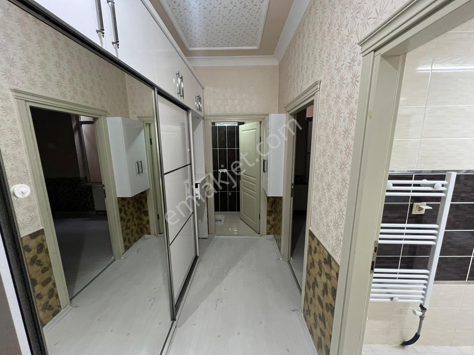 Aktepe Merkezde Asansörlü Bahçeli Kullanışlı 2+1 Fırsat - Görsel 12