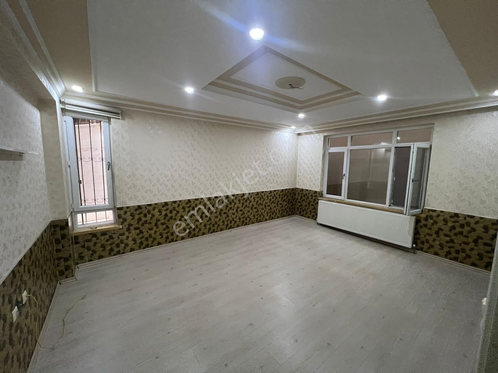 Aktepe Merkezde Asansörlü Bahçeli Kullanışlı 2+1 Fırsat - Görsel 8