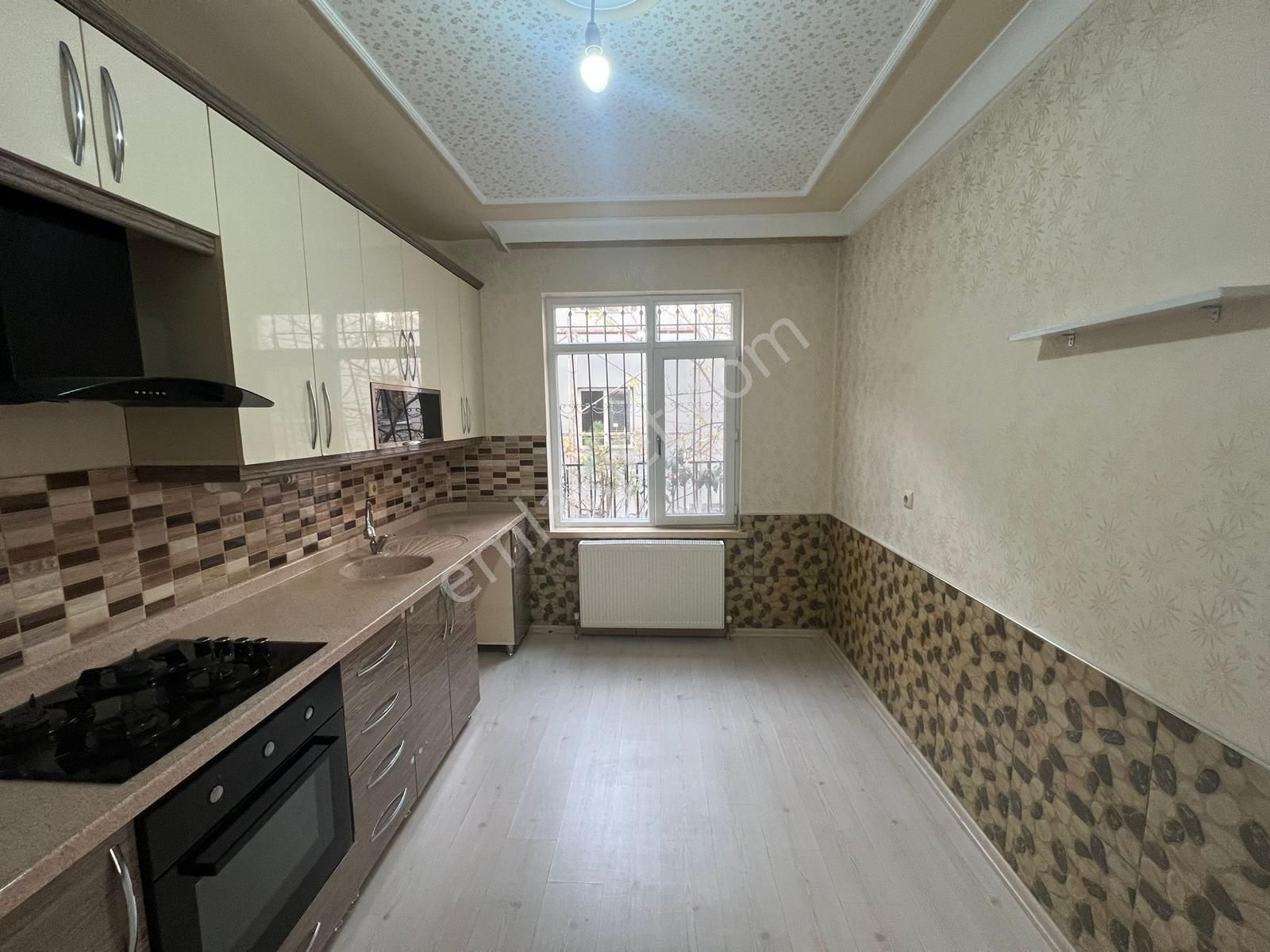 Aktepe Merkezde Asansörlü Bahçeli Kullanışlı 2+1 Fırsat - Görsel 4