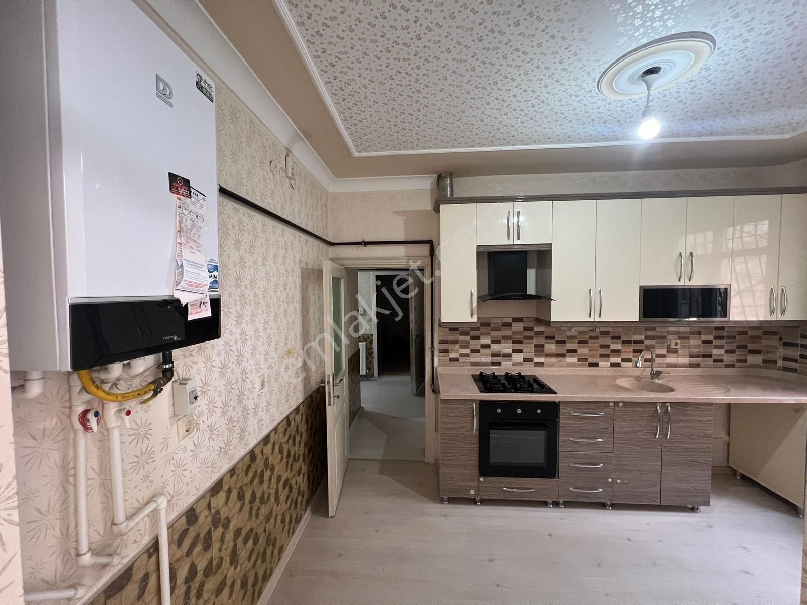 Aktepe Merkezde Asansörlü Bahçeli Kullanışlı 2+1 Fırsat - Görsel 2