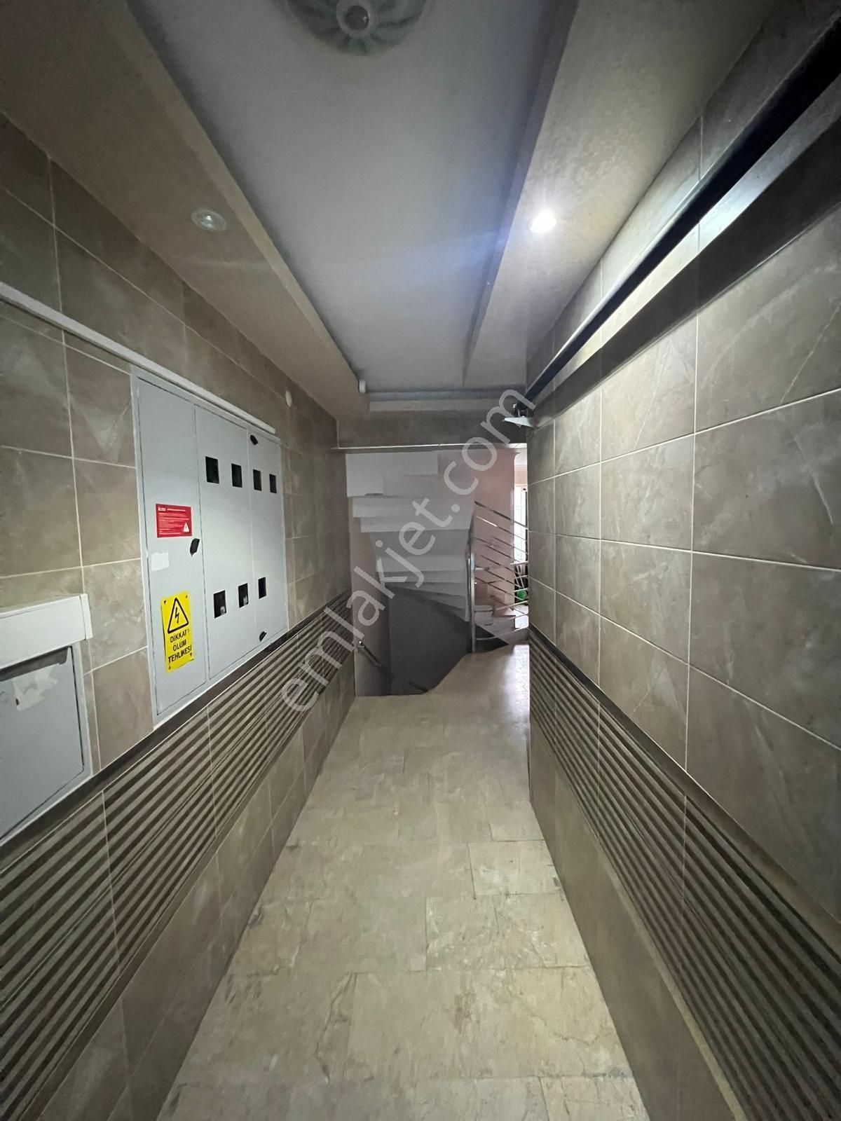 Aktepe Merkezde Asansörlü Bahçeli Kullanışlı 2+1 Fırsat - Görsel 19