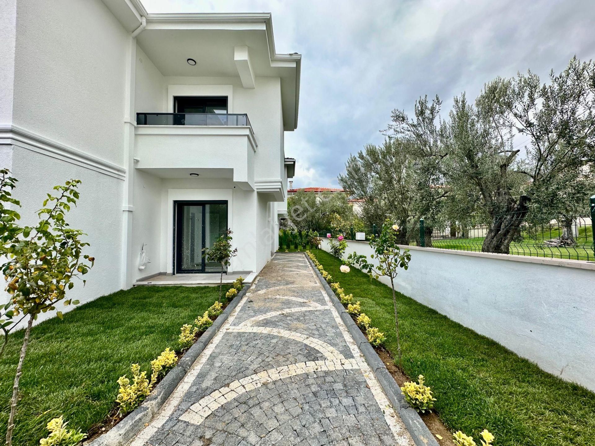 ꧁ay Emlaktan꧂küçükkuyu Mıhlı'da Lüks Butik Sitede Denize 300 M Bahçe Kullanımlı Satılık 2+1 Daire - Görsel 11