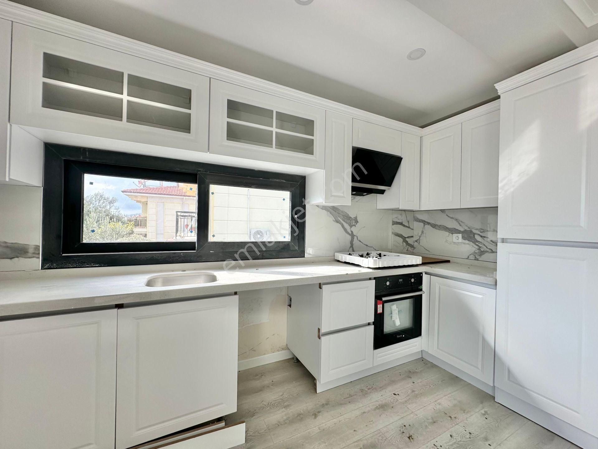 ꧁ay Emlaktan꧂küçükkuyu Mıhlı'da Lüks Butik Sitede Denize 300 M Bahçe Kullanımlı Satılık 2+1 Daire - Görsel 17