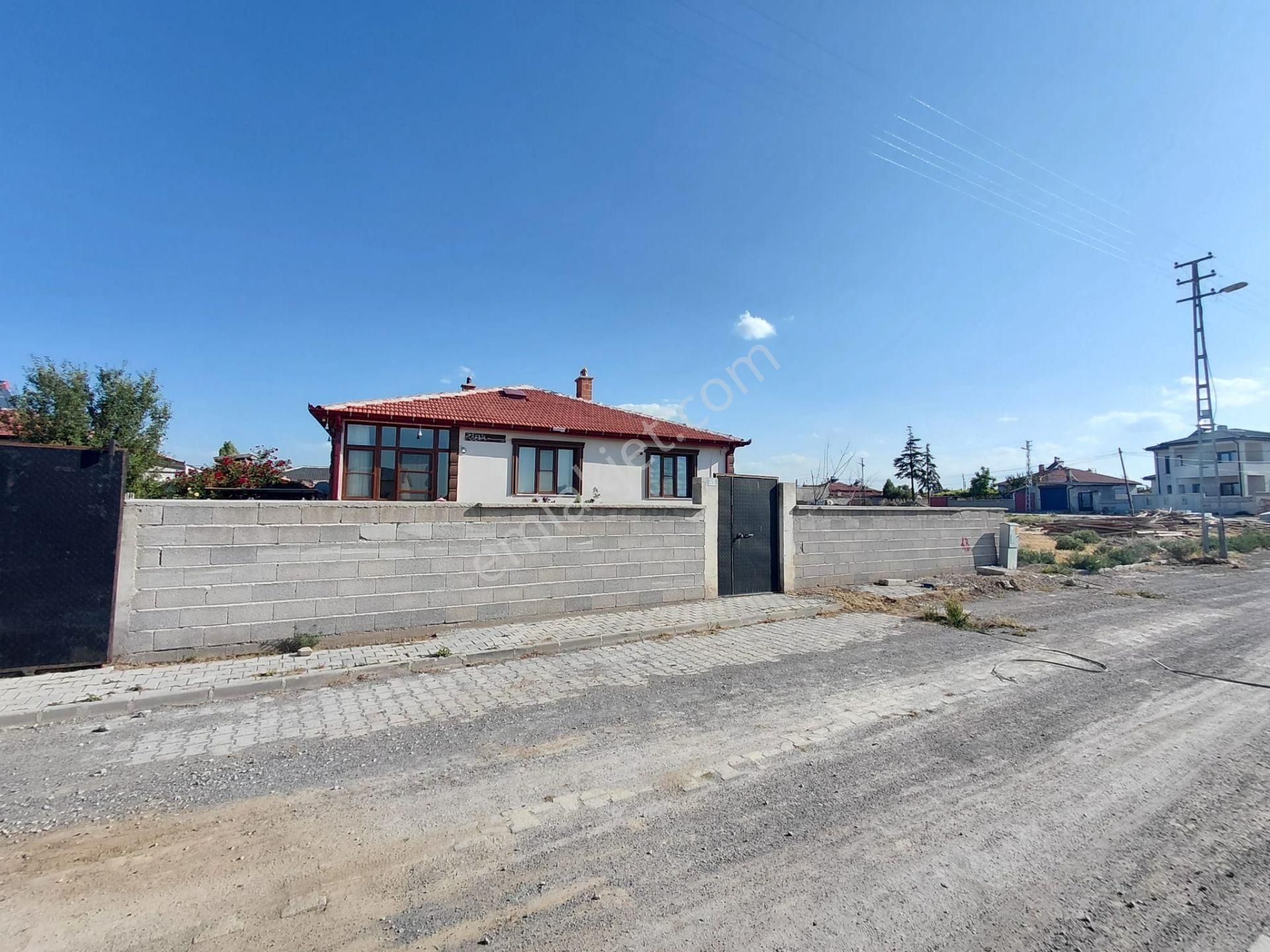 Emrah Çiftci'den Sarayönü Hatip Mah. Satılık 3+1 Bahçeli Müstakil Ev - Görsel 2