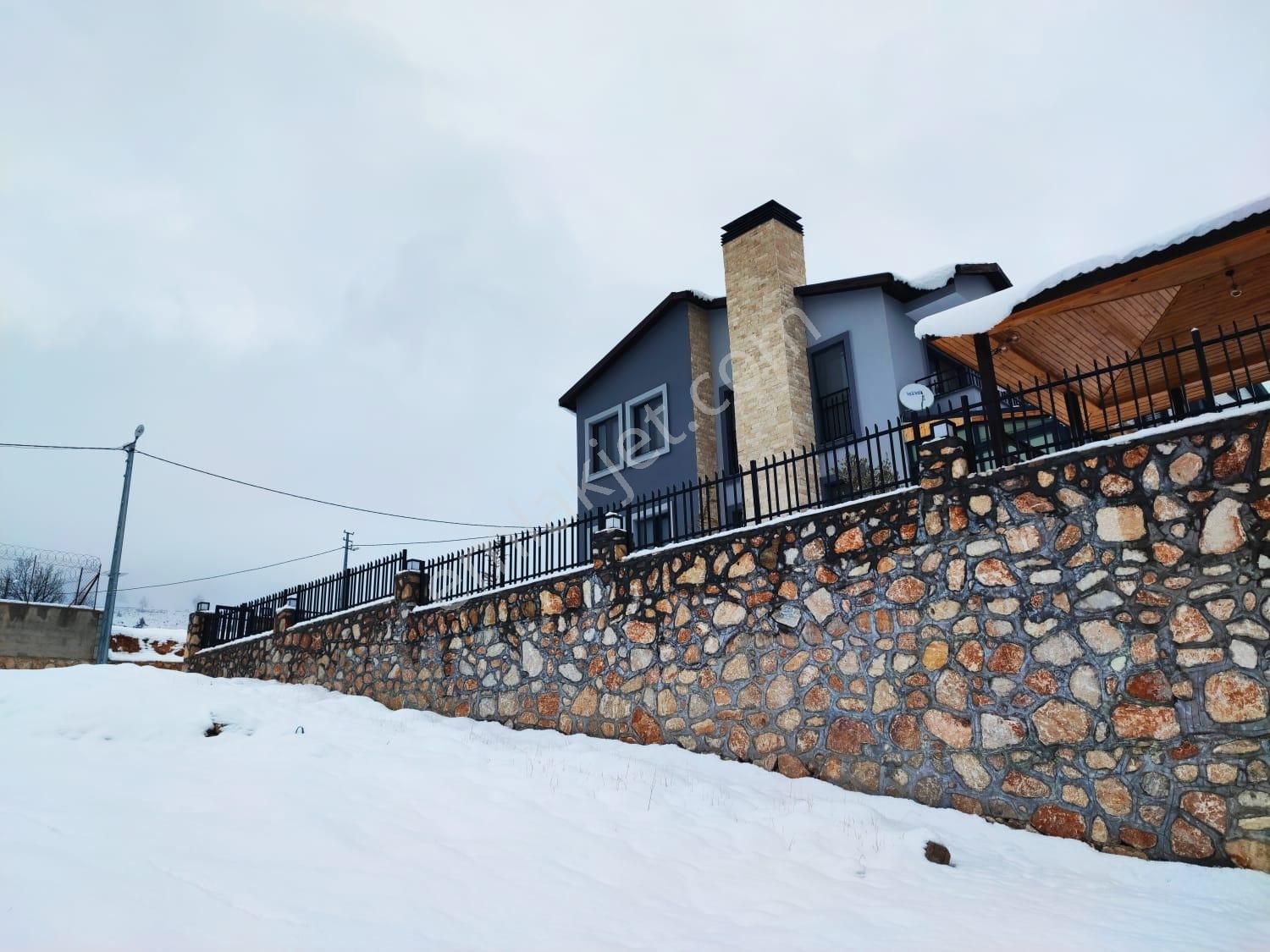 Kar Emlaktan Yenikonacık Bozkırlı Mevkiinde Uç 1 Dönüm Satılık Arsa - Görsel 8