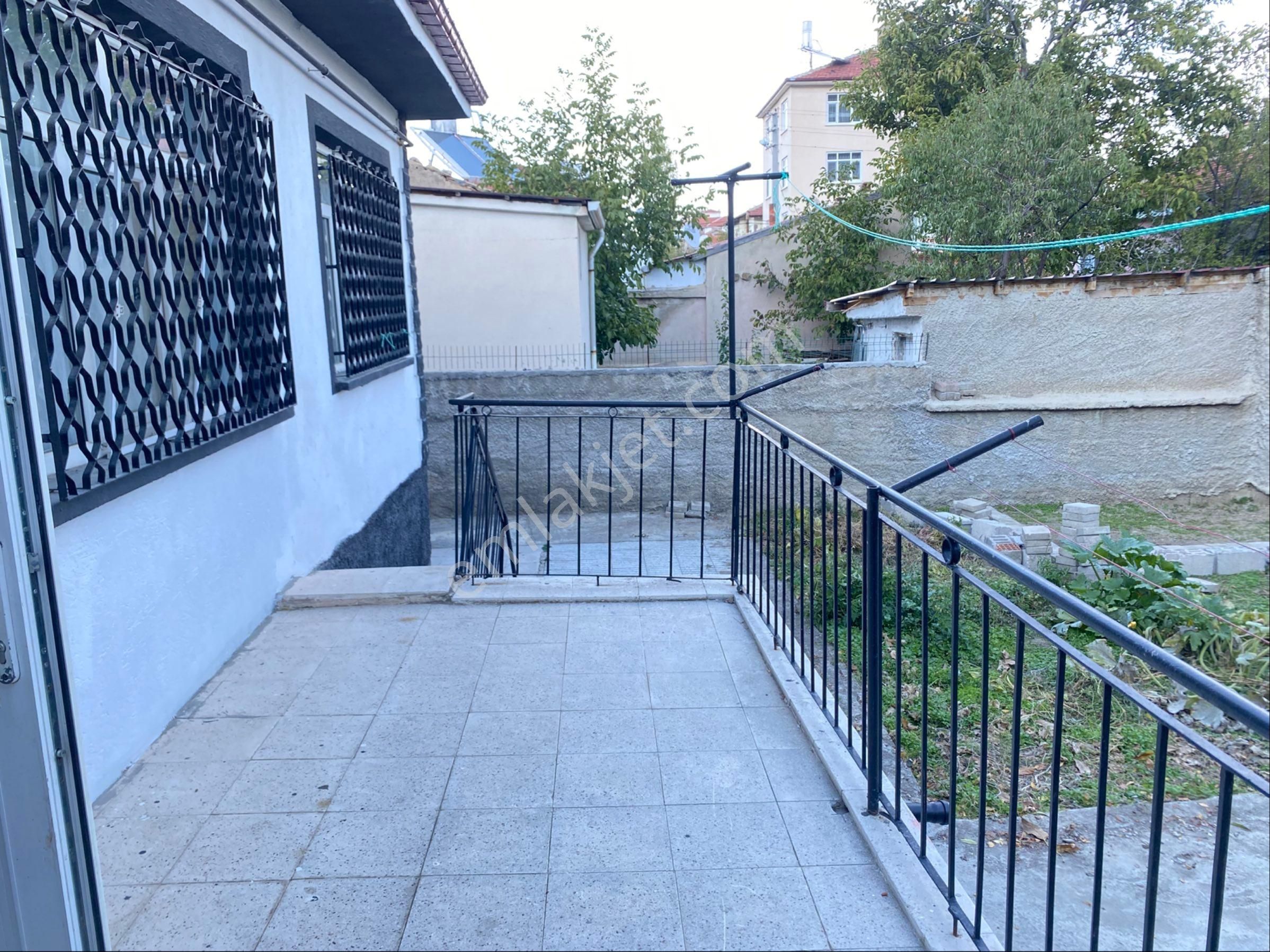 Dinamikten Gazi Mahallesinde Satlık Müstakil Ev - Görsel 3