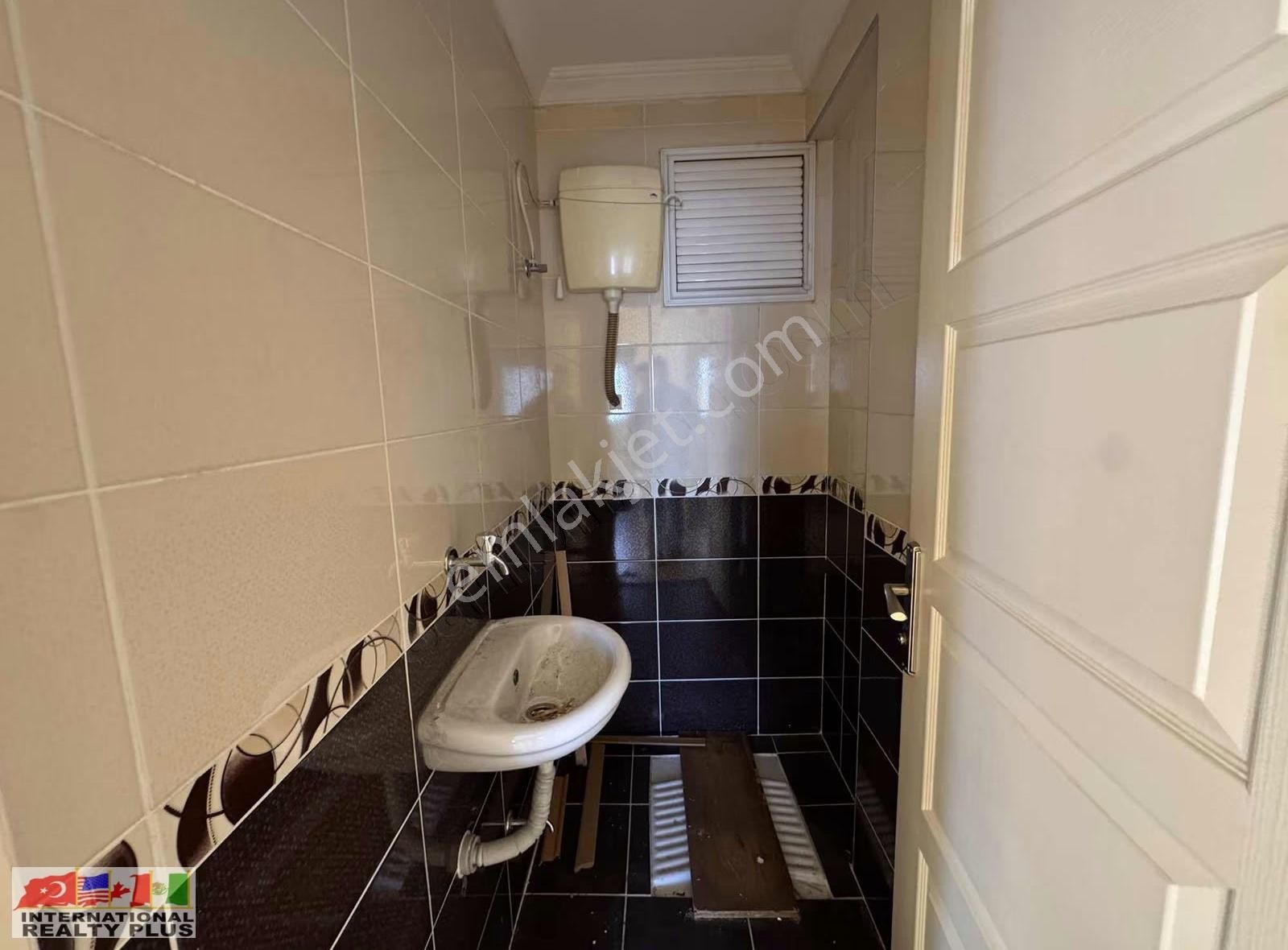 Yayalar Kaptan Apartmanında Geniş 3+1 Kiralık - Görsel 2