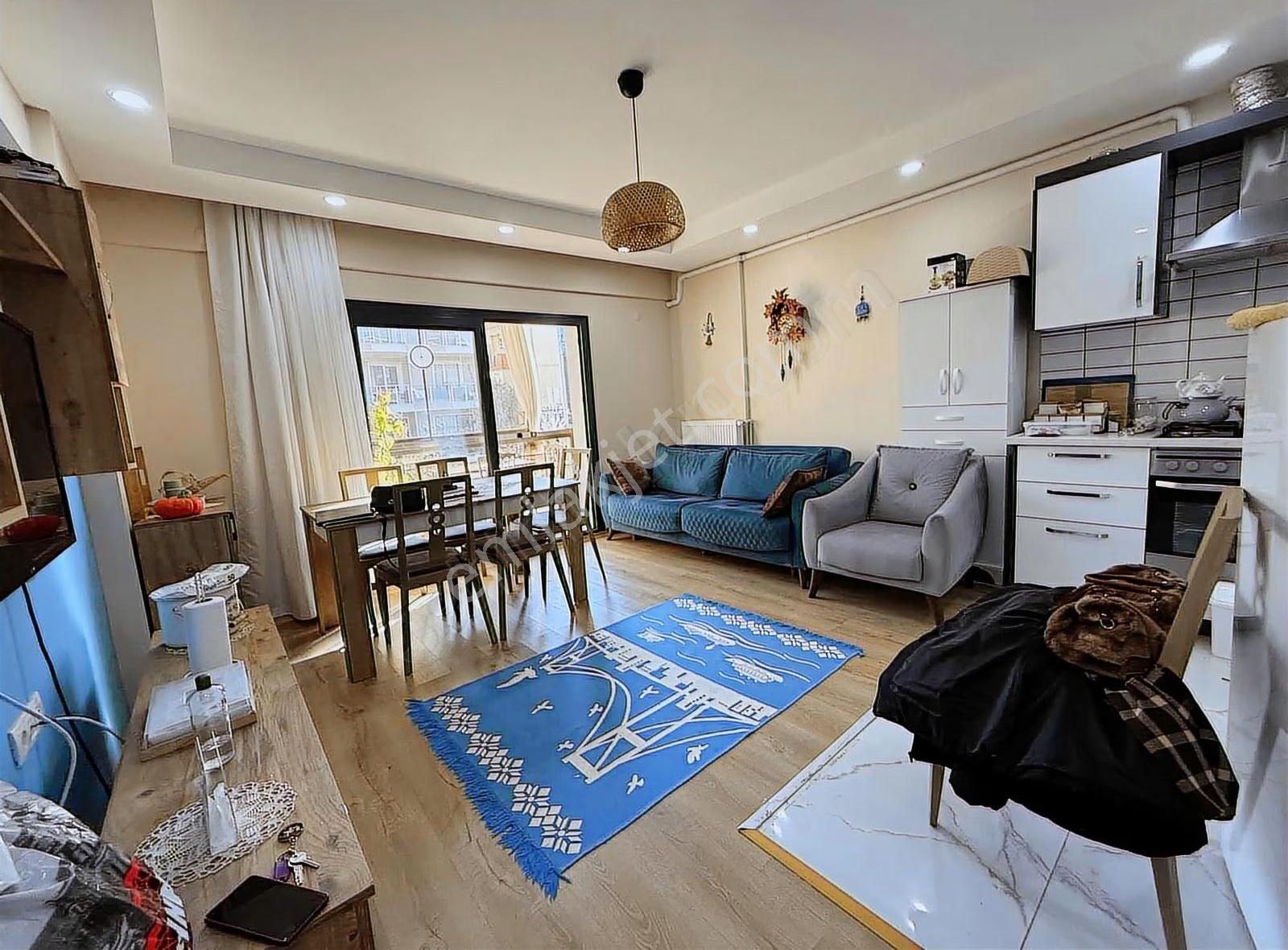 Yenifoça Merkezi Konumda Bahçe Katı Satılık Daire