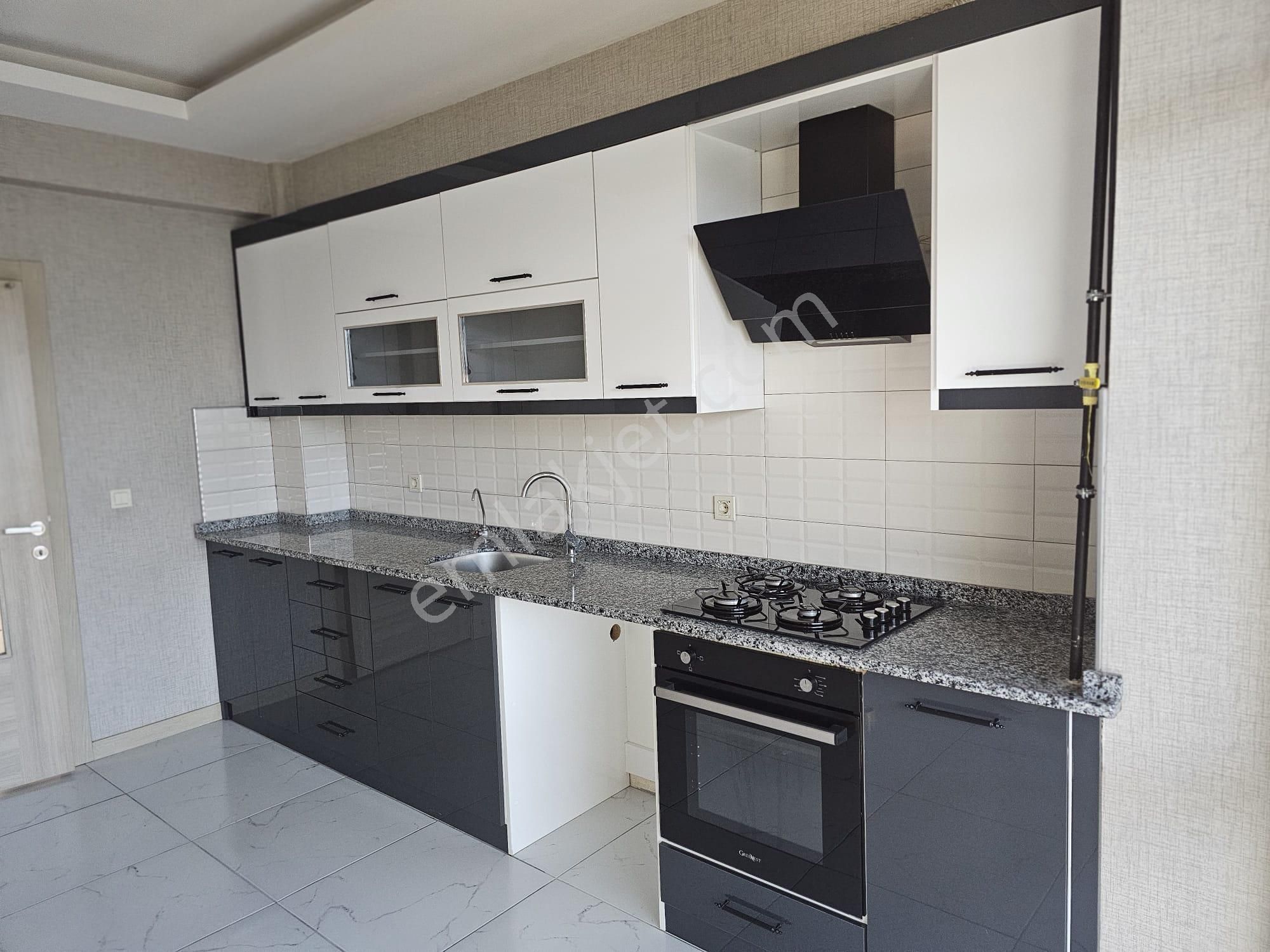 Yaylapınar Cad Yakını Bahçeşehirde 4+1 Satılık Geniş Daire