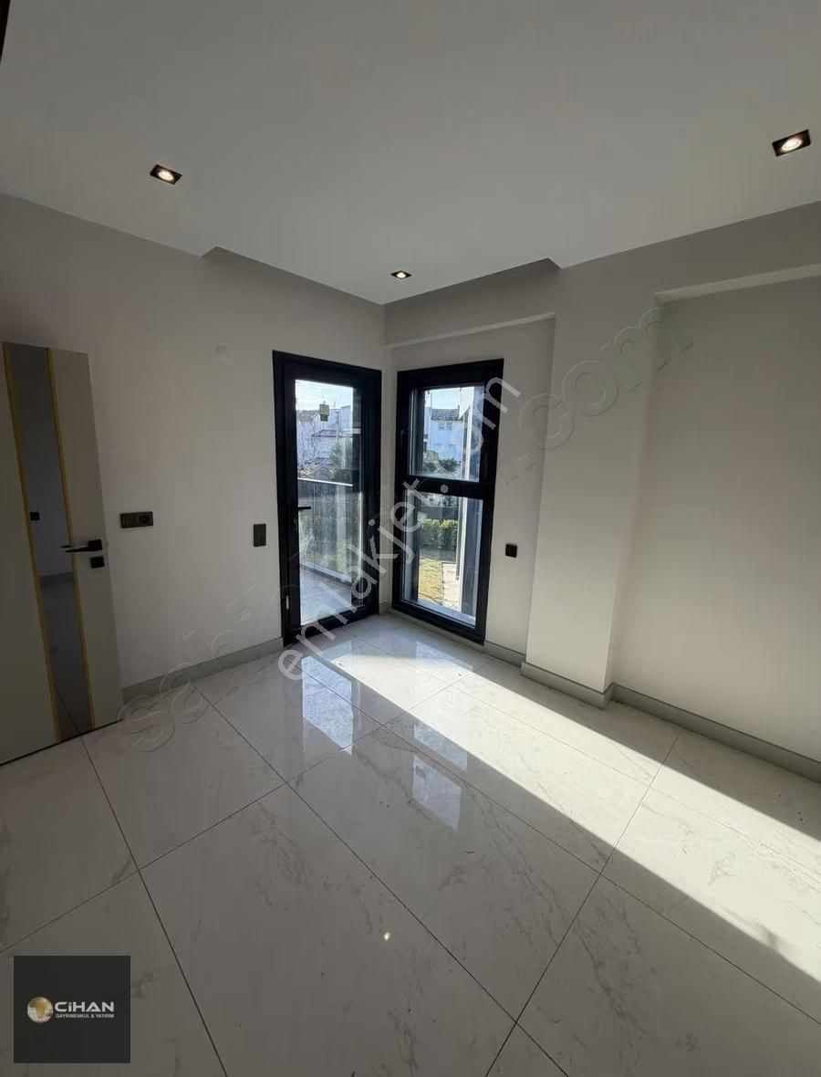 Kuşadası'nda Denize Çok Yakın Özel Havuzlu Yazlık Villa - Görsel 4