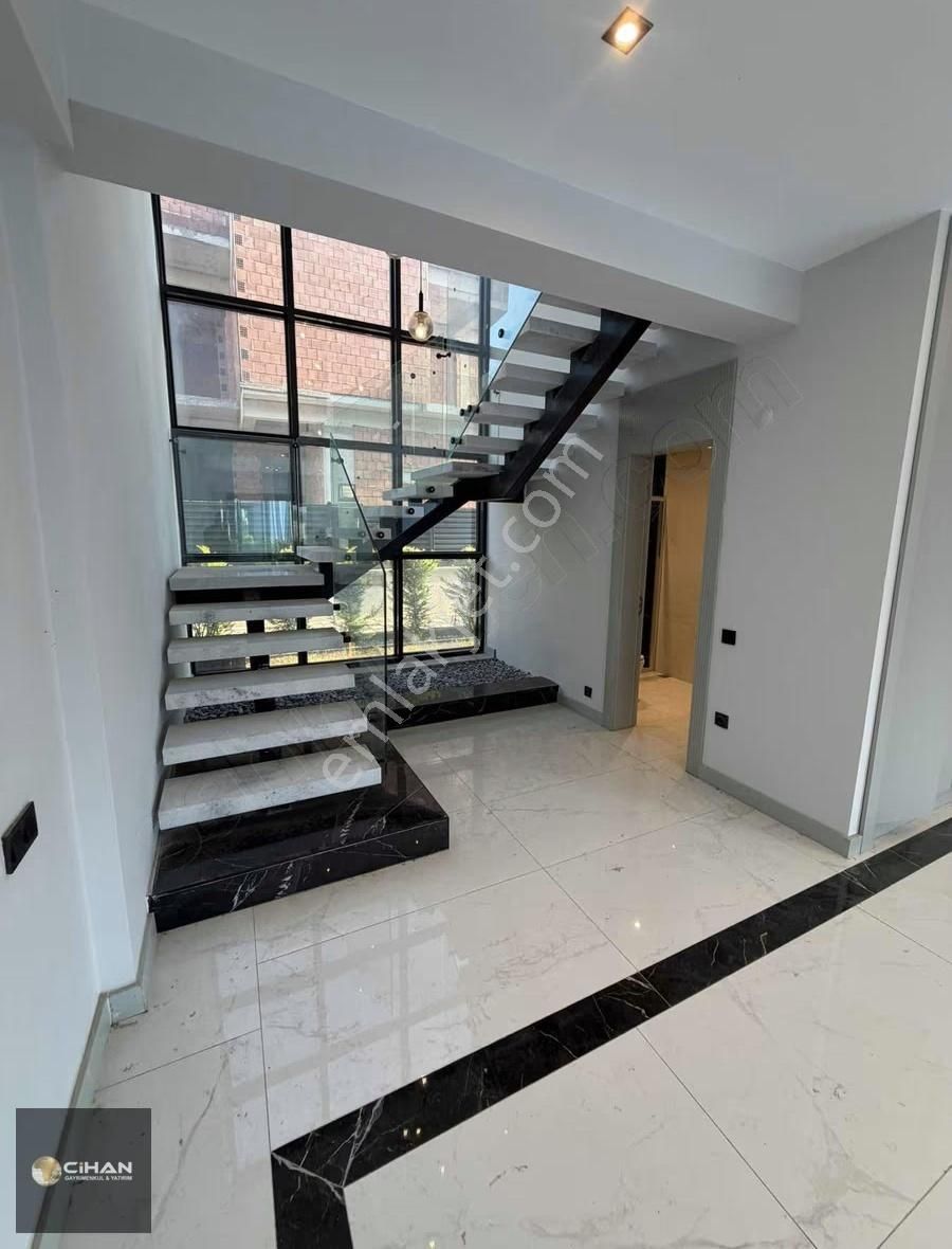 Kuşadası'nda Denize Çok Yakın Özel Havuzlu Yazlık Villa - Görsel 13