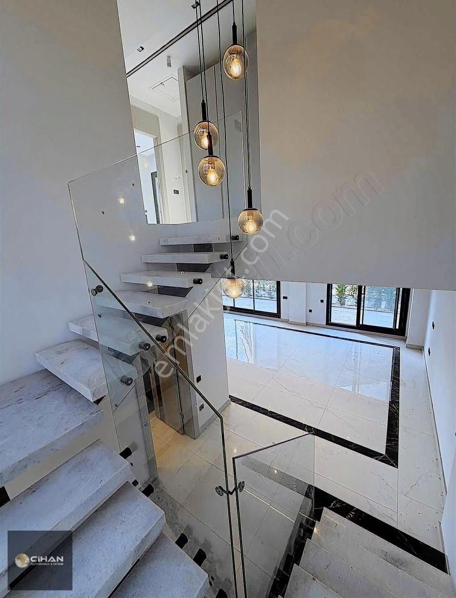 Kuşadası'nda Denize Çok Yakın Özel Havuzlu Yazlık Villa - Görsel 7