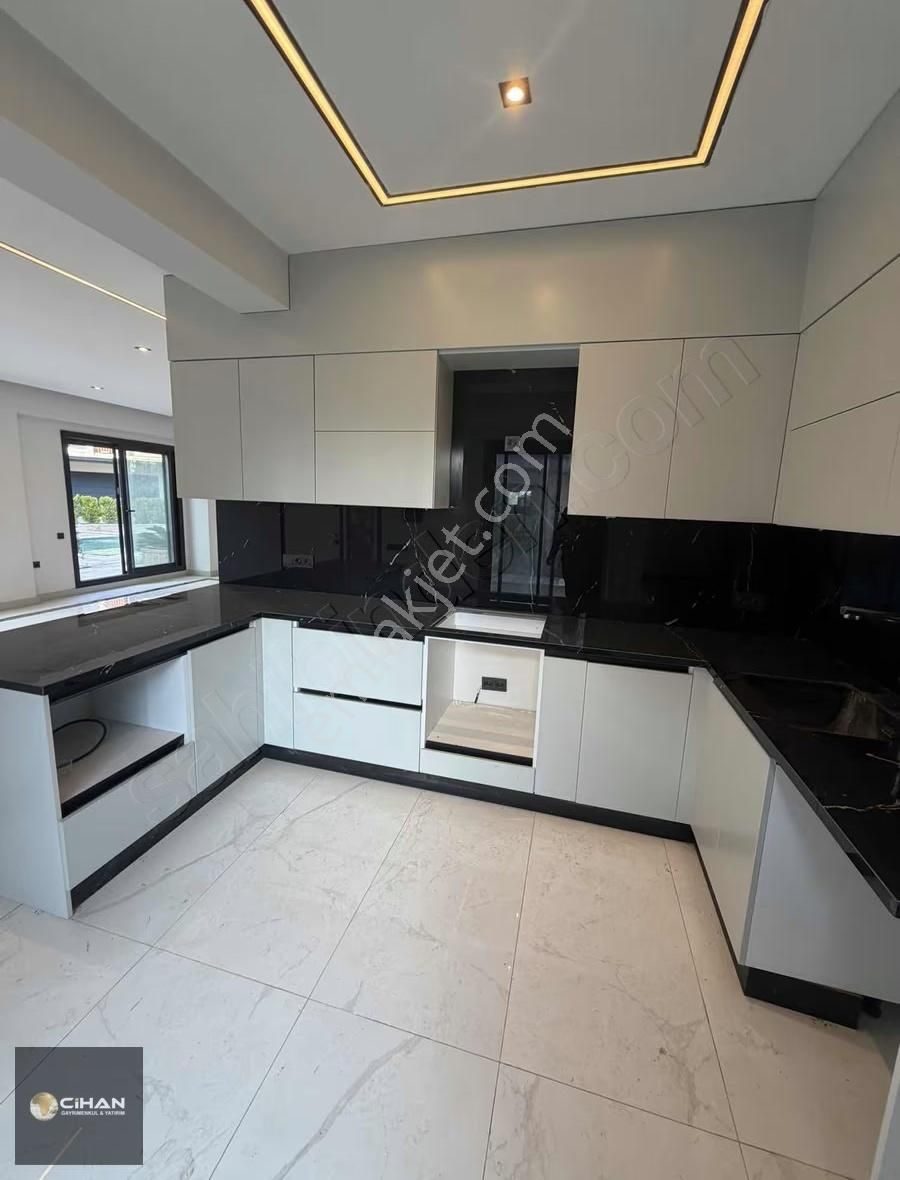 Kuşadası'nda Denize Çok Yakın Özel Havuzlu Yazlık Villa - Görsel 16