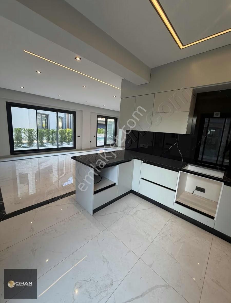 Kuşadası'nda Denize Çok Yakın Özel Havuzlu Yazlık Villa - Görsel 15