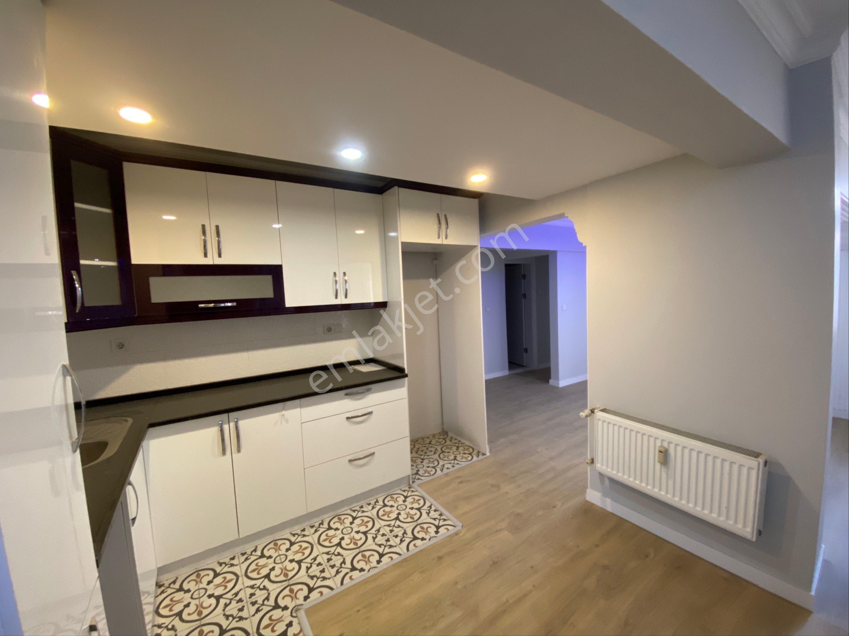 İzmir Konak Kültürpark 26 Ağustos Kapısı’nda, Zemin Kat, İçi Yenilenmiş Kiralık Daire - Görsel 14