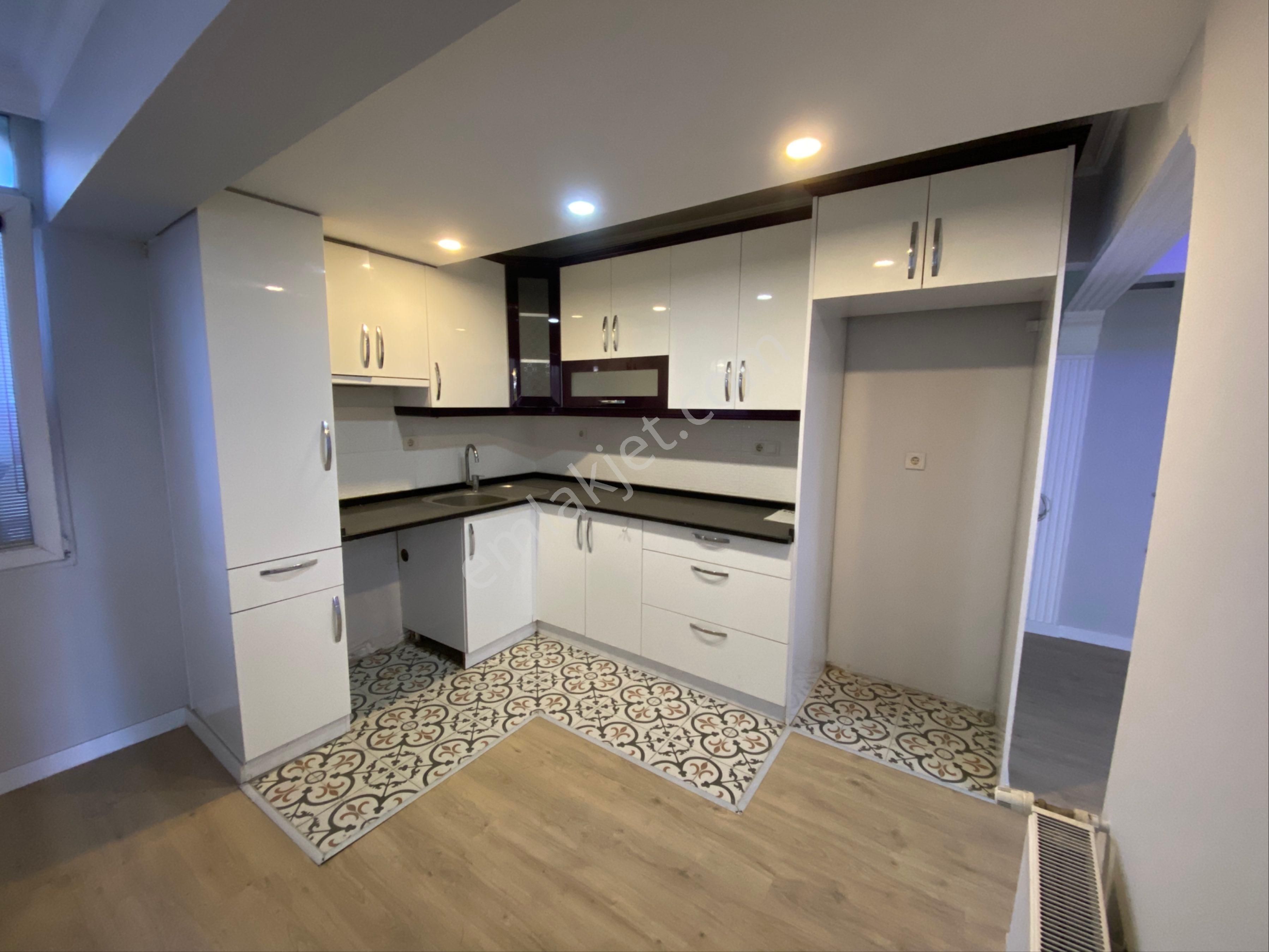 İzmir Konak Kültürpark 26 Ağustos Kapısı’nda, Zemin Kat, İçi Yenilenmiş Kiralık Daire - Görsel 15