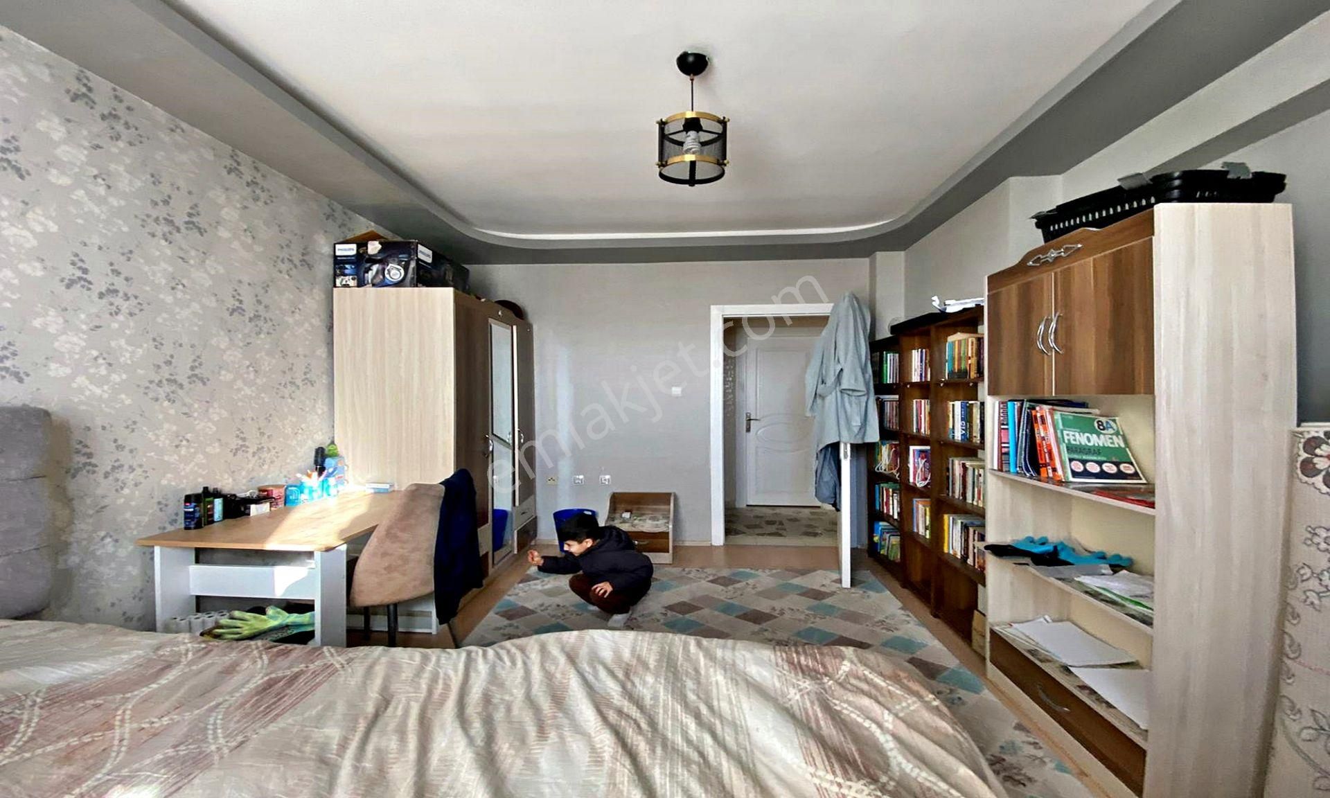 Atapark'ta 340 Caddeye Yakın Katta Full Yapılı 3+1 Daire !