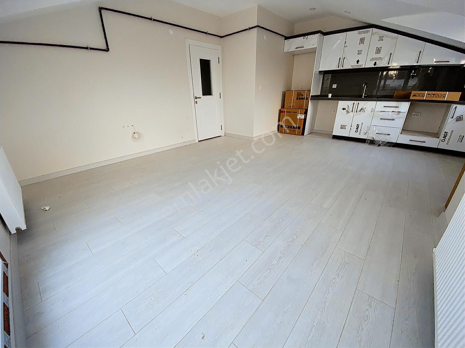 Lidya Emlak'tan Cephesi Full Açık 4+2 190m2 Otoparklı Dublex - Görsel 11