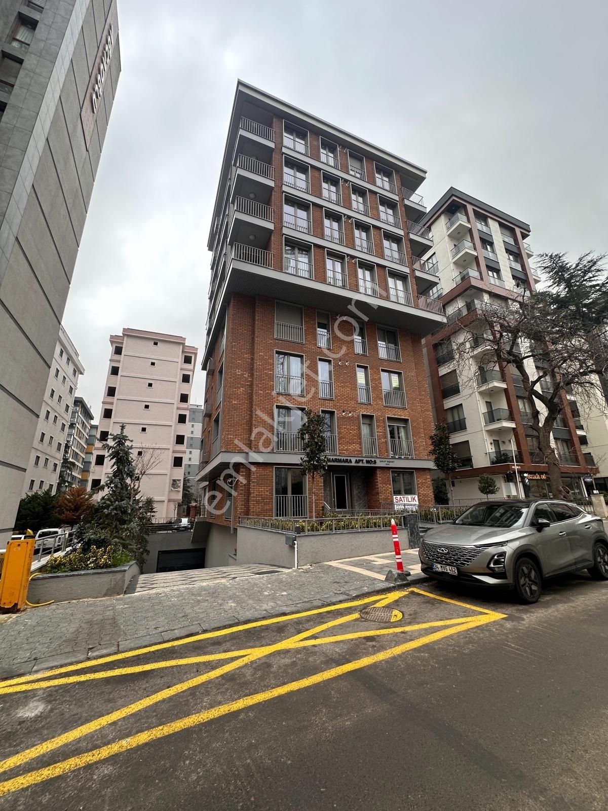 Tamiş'den Bostancı Lunaparkta Sıfır Binada Ön Cephede 2.kat 2+1