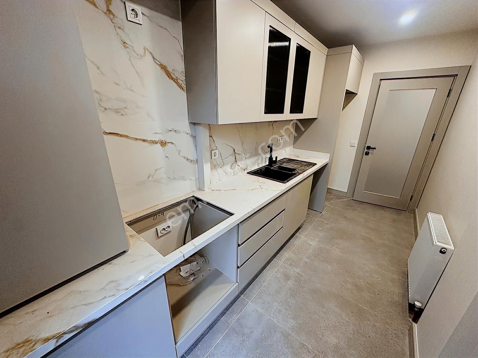 Tamiş'den Bostancı Lunaparkta Sıfır Binada Ön Cephede 2.kat 2+1 - Görsel 15