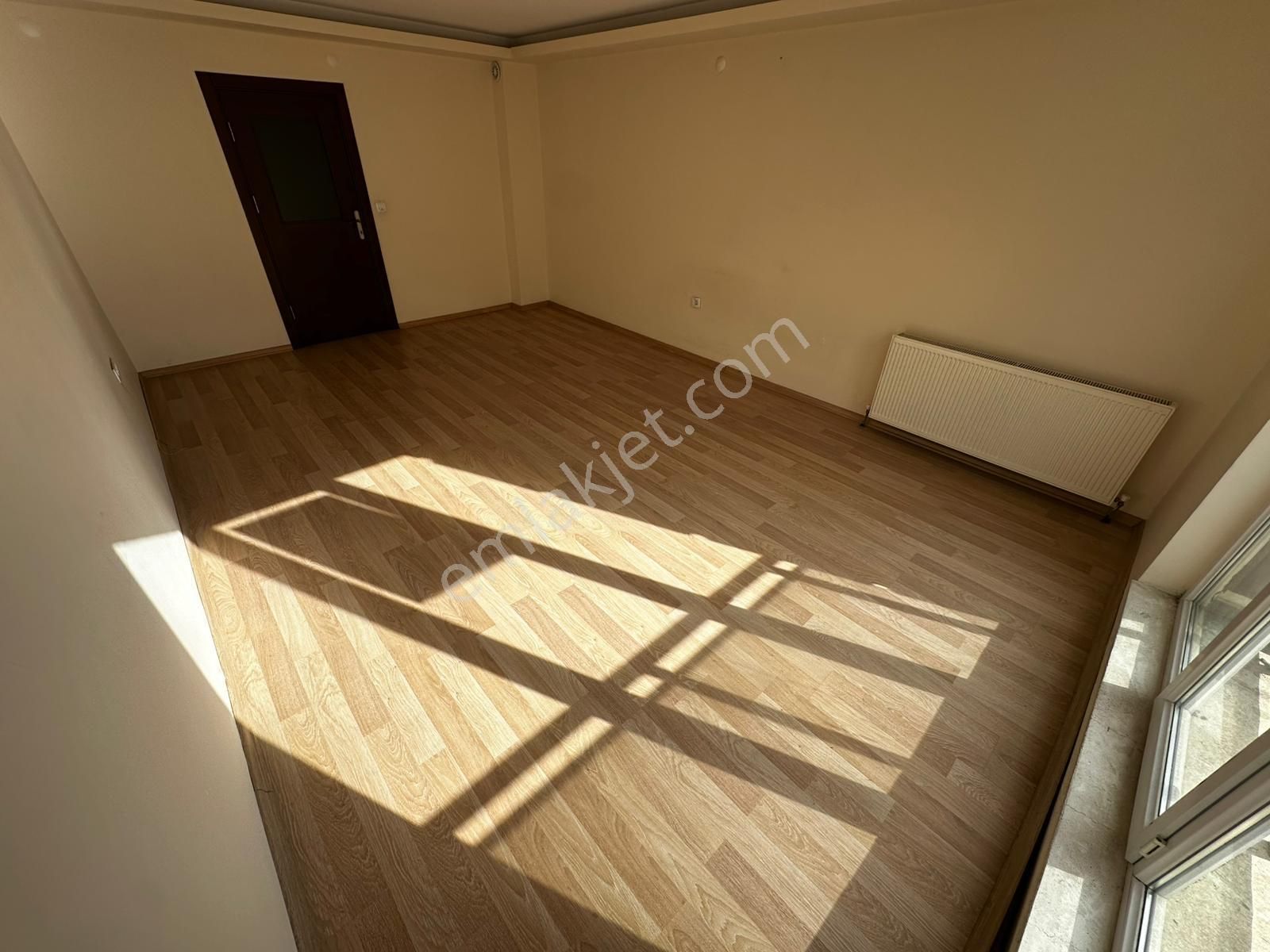 Esertepe'de Cadde Yakını Ara Katta Asansörlü Ebeveyn Banyolu 4+1 Fırsat Daire - Görsel 24