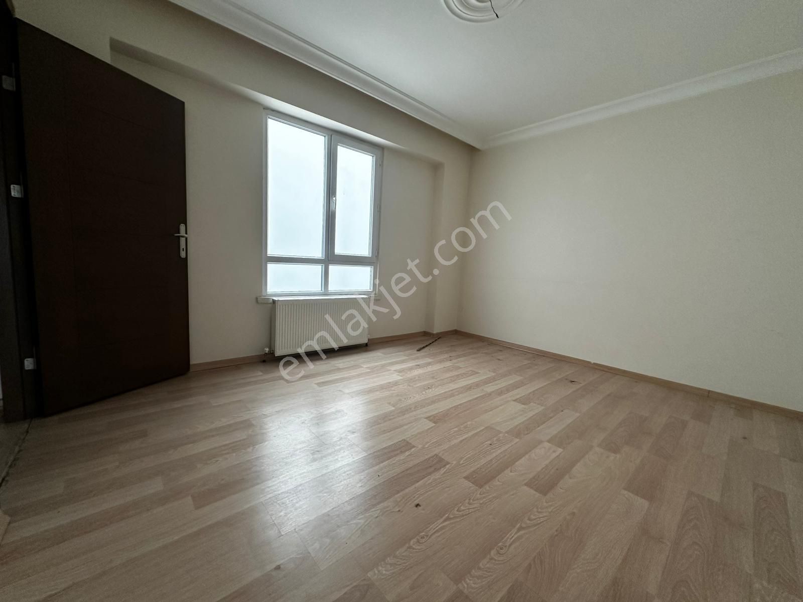 Esertepe'de Cadde Yakını Ara Katta Asansörlü Ebeveyn Banyolu 4+1 Fırsat Daire - Görsel 19