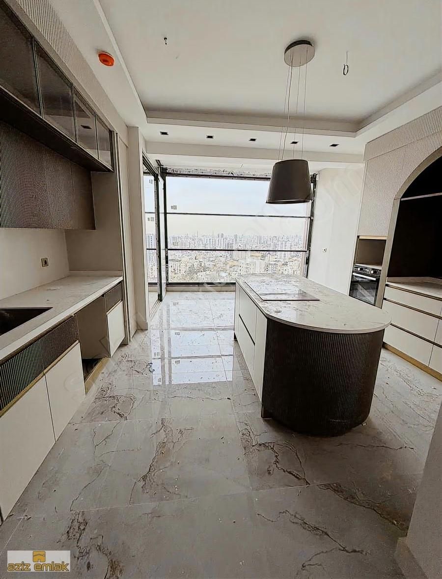 Aziz Emlak'tan 4 + 1 Yenişehir'de Acil Satılık Daire