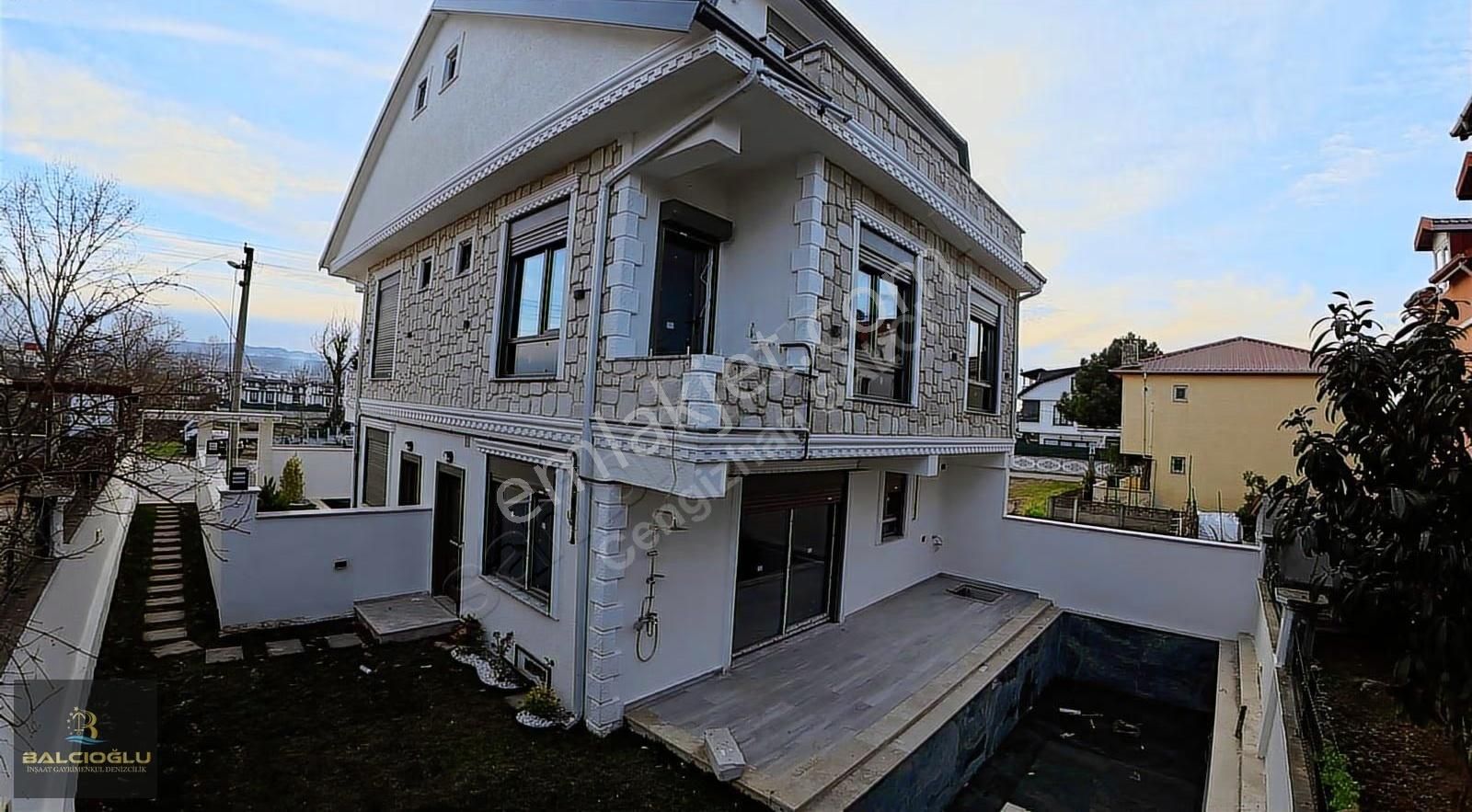 Balcıoğlundan Muhtsem Konumda Havuzlu-havuzsz Genş Bahçeli Villa - Görsel 8