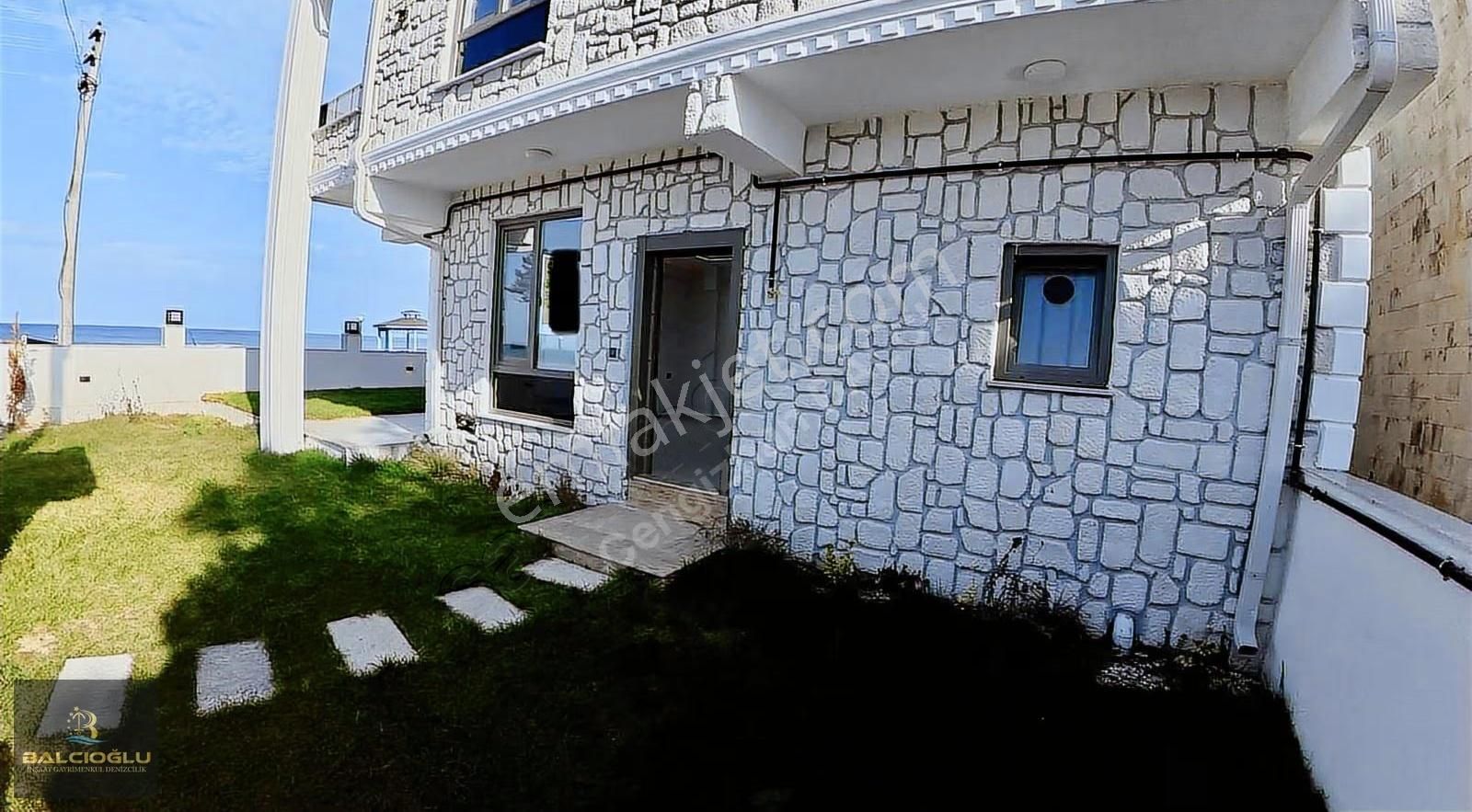 Balcıoğlundan Denize Sıfır Geniş Bahçeli Ultra Lüx Triblex Villa - Görsel 7