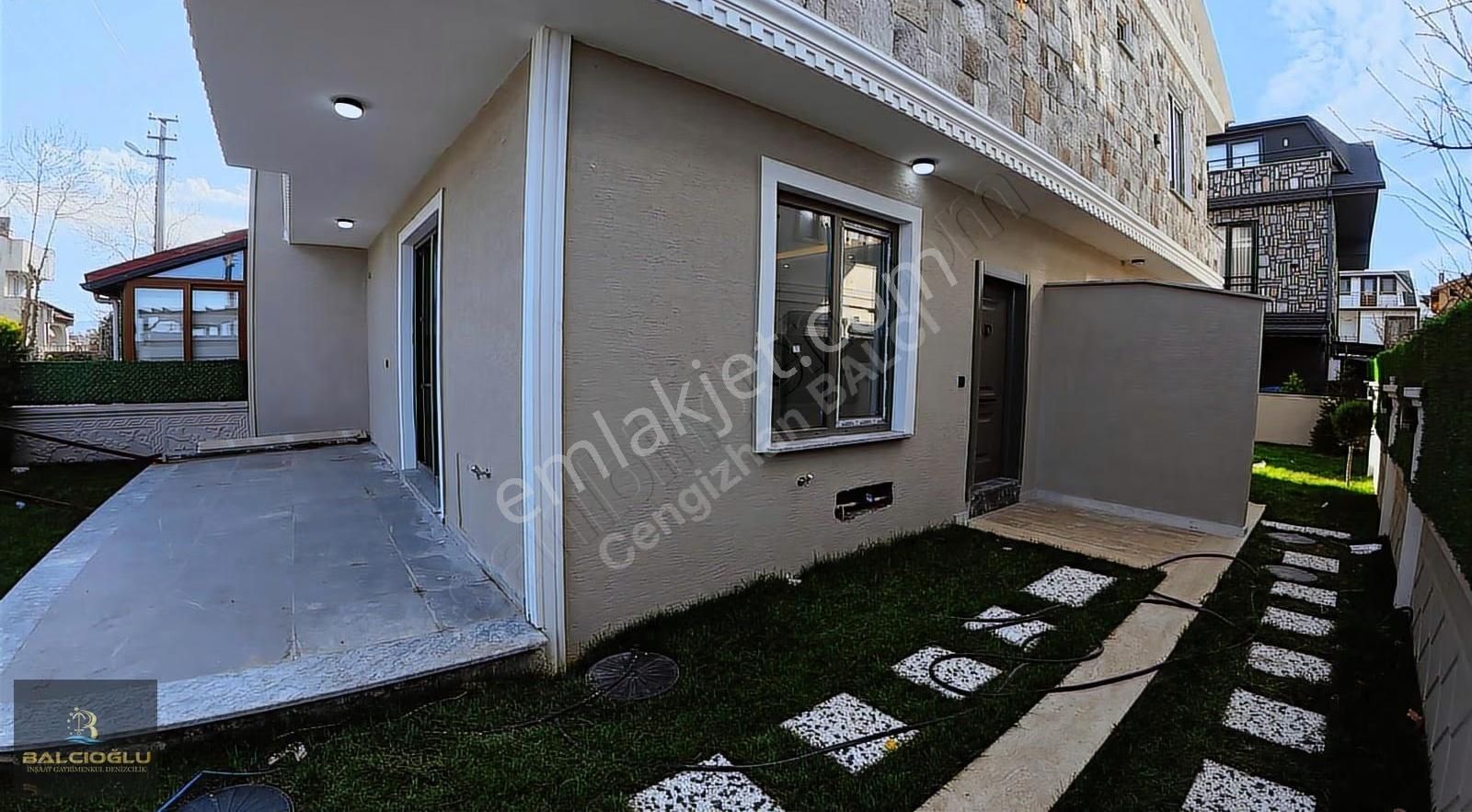Balcıoğlundan Satılık Denize 50 M Lx Geniş Bahçeli Triblex Villa - Görsel 15