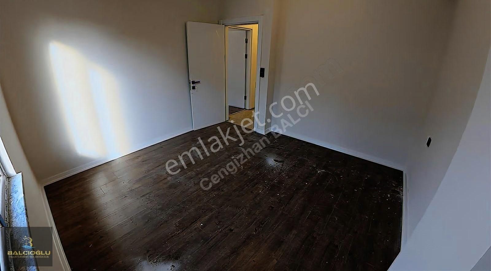 Balcıoğlundan Satılık Denize 50 M Lx Geniş Bahçeli Triblex Villa - Görsel 11