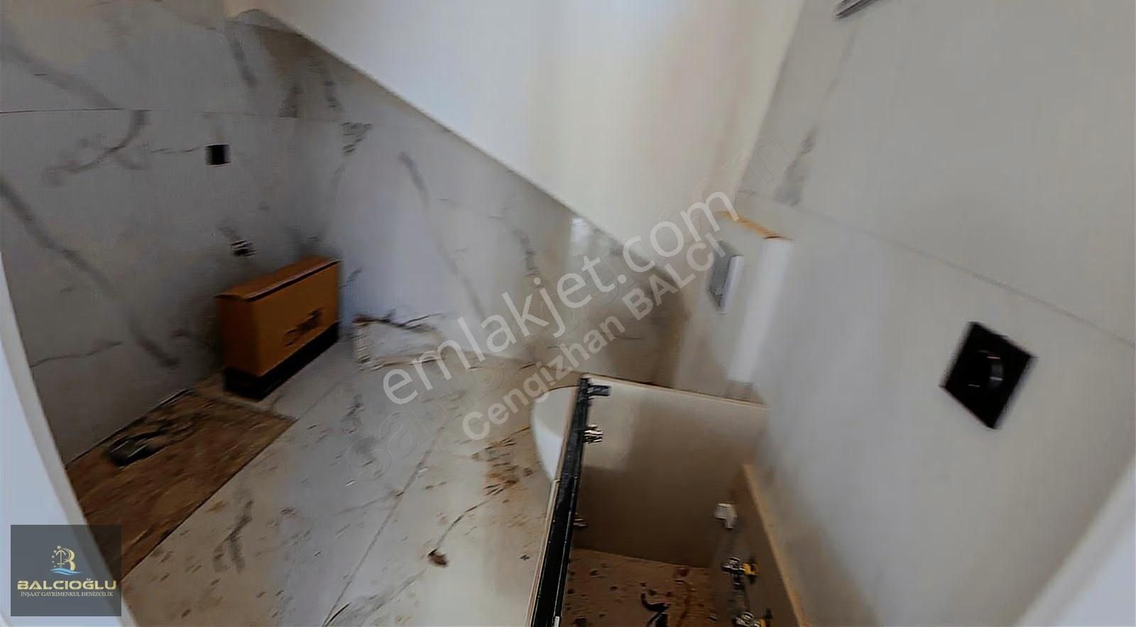 Balcıoğlundan Satılık Denize 50 M Lx Geniş Bahçeli Triblex Villa - Görsel 3