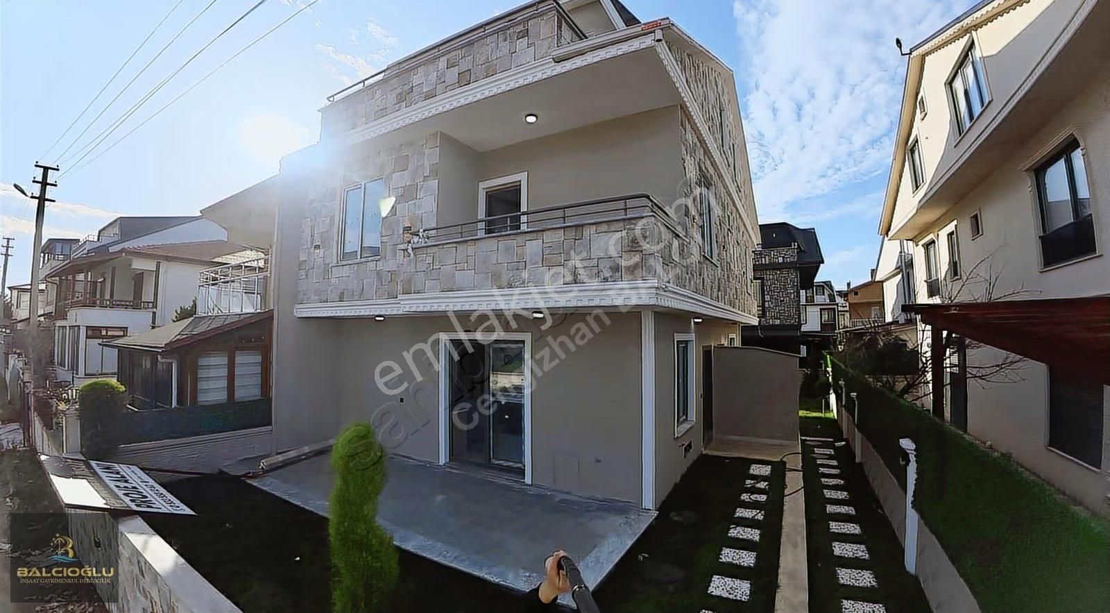 Balcıoğlundan Satılık Denize 50 M Lx Geniş Bahçeli Triblex Villa - Görsel 22