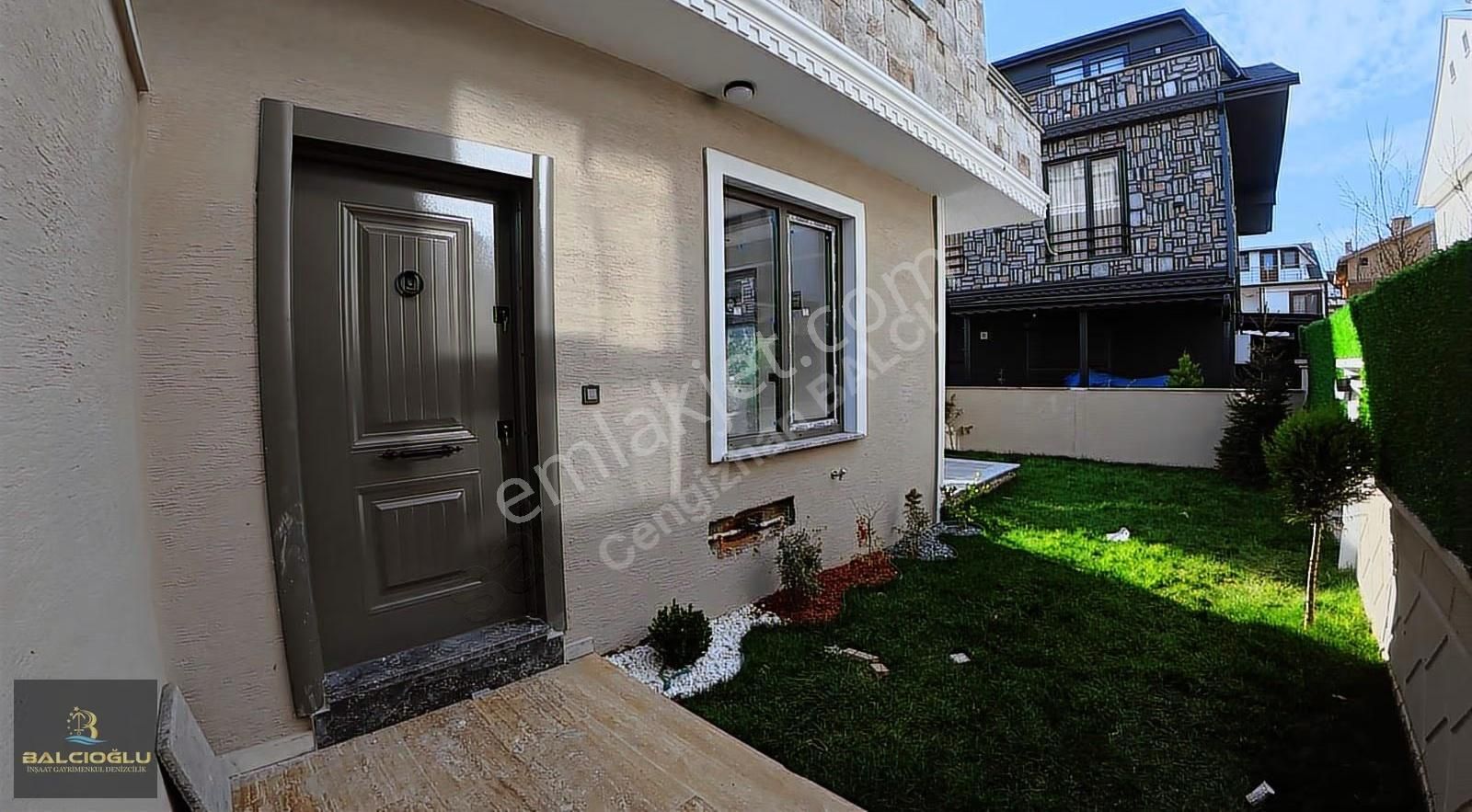 Balcıoğlundan Satılık Denize 50 M Lx Geniş Bahçeli Triblex Villa - Görsel 14