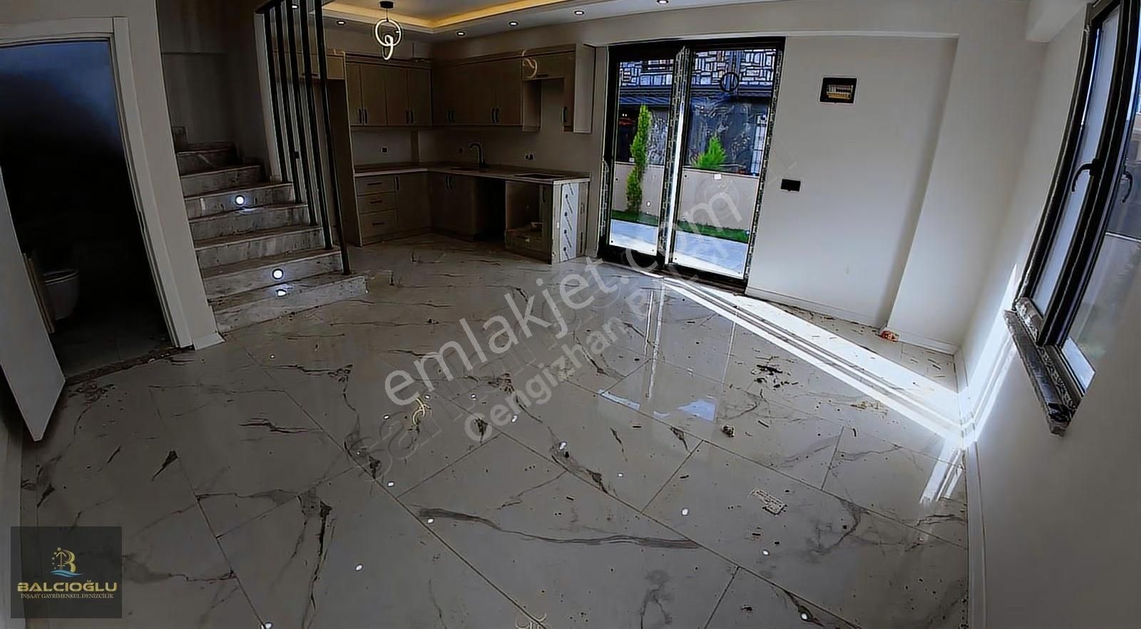 Balcıoğlundan Satılık Denize 50 M Lx Geniş Bahçeli Triblex Villa - Görsel 32