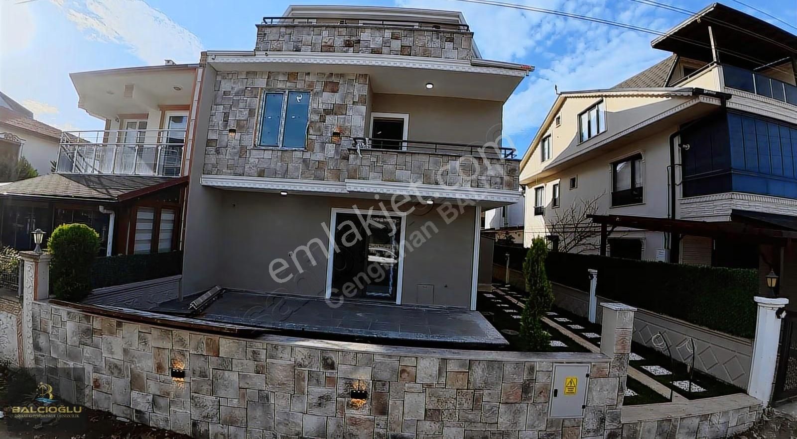 Balcıoğlundan Satılık Denize 50 M Lx Geniş Bahçeli Triblex Villa - Görsel 6