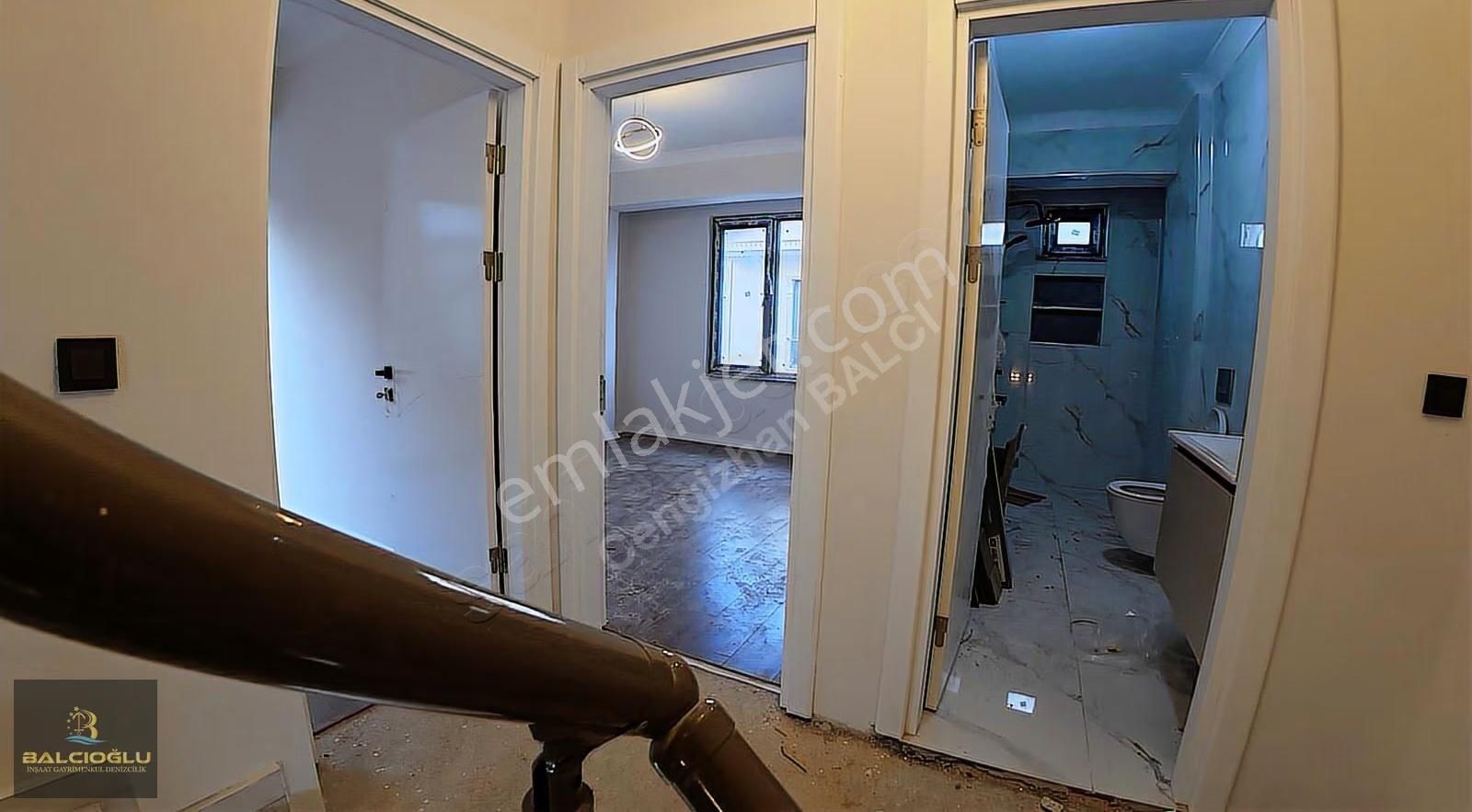 Balcıoğlundan Satılık Denize 50 M Lx Geniş Bahçeli Triblex Villa - Görsel 27