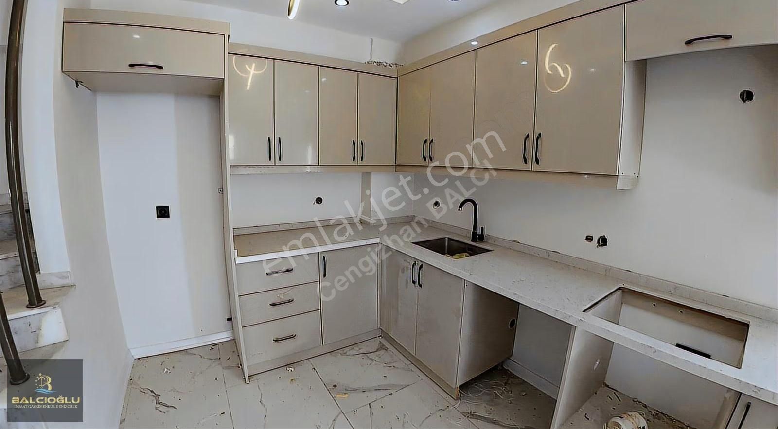 Balcıoğlundan Satılık Denize 50 M Lx Geniş Bahçeli Triblex Villa - Görsel 24